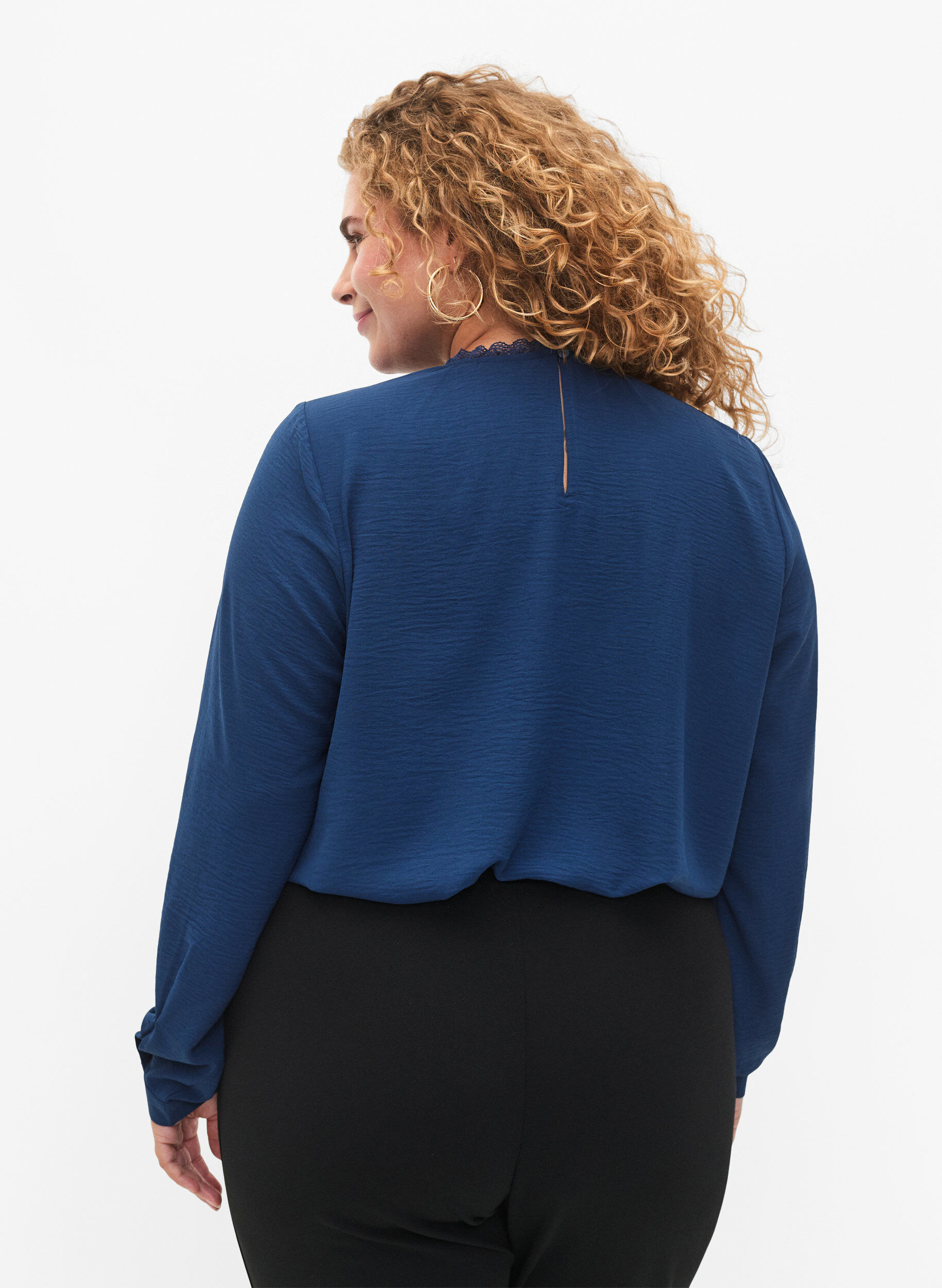 Zizzi Lang&auml;rmelige Bluse mit Spitzendetail, Titan, Model image number 1