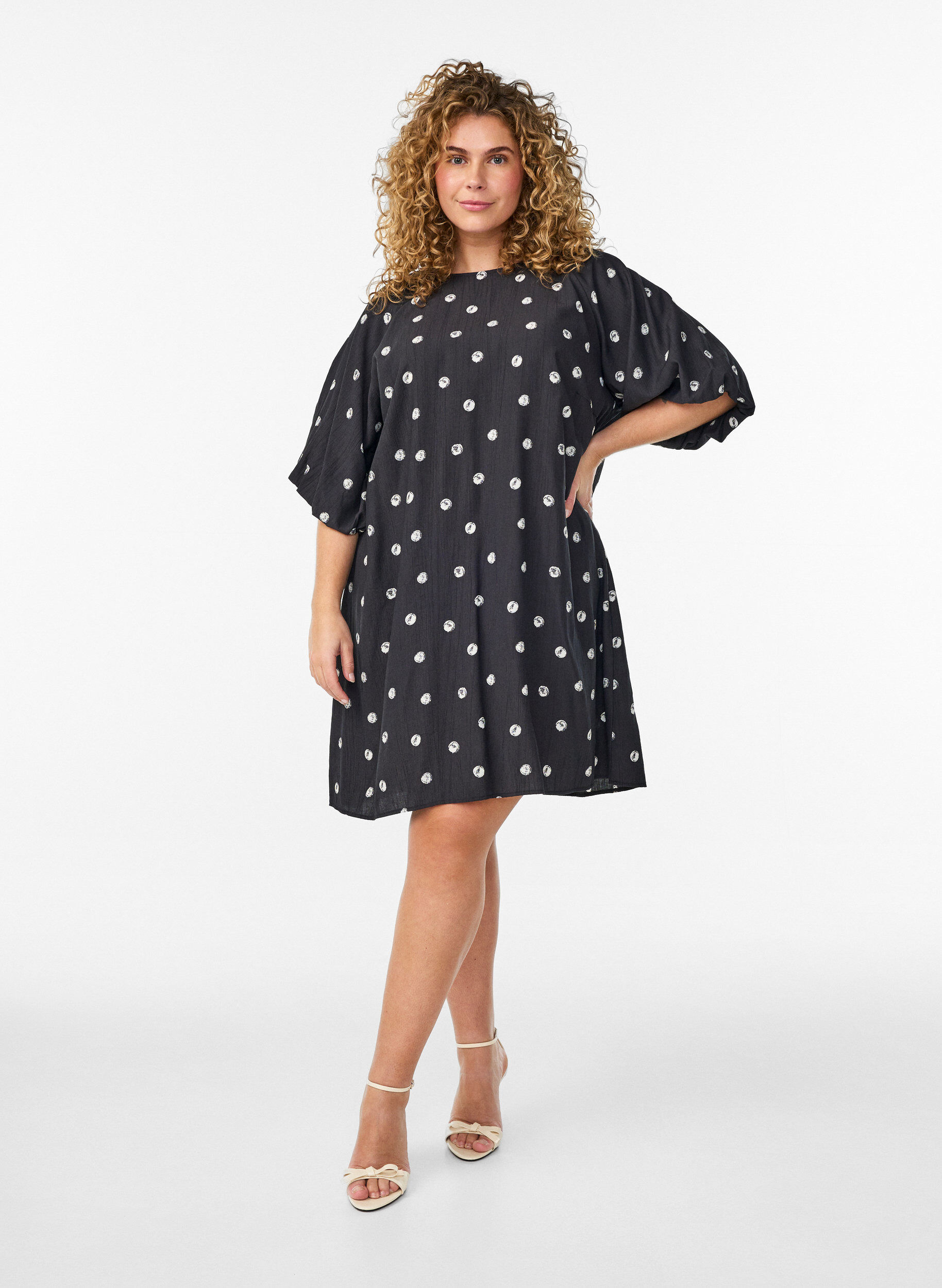 ZizziKurzes Kleid aus Viskose mit Ballon&auml;rmeln, Schwarz, Model image number 1