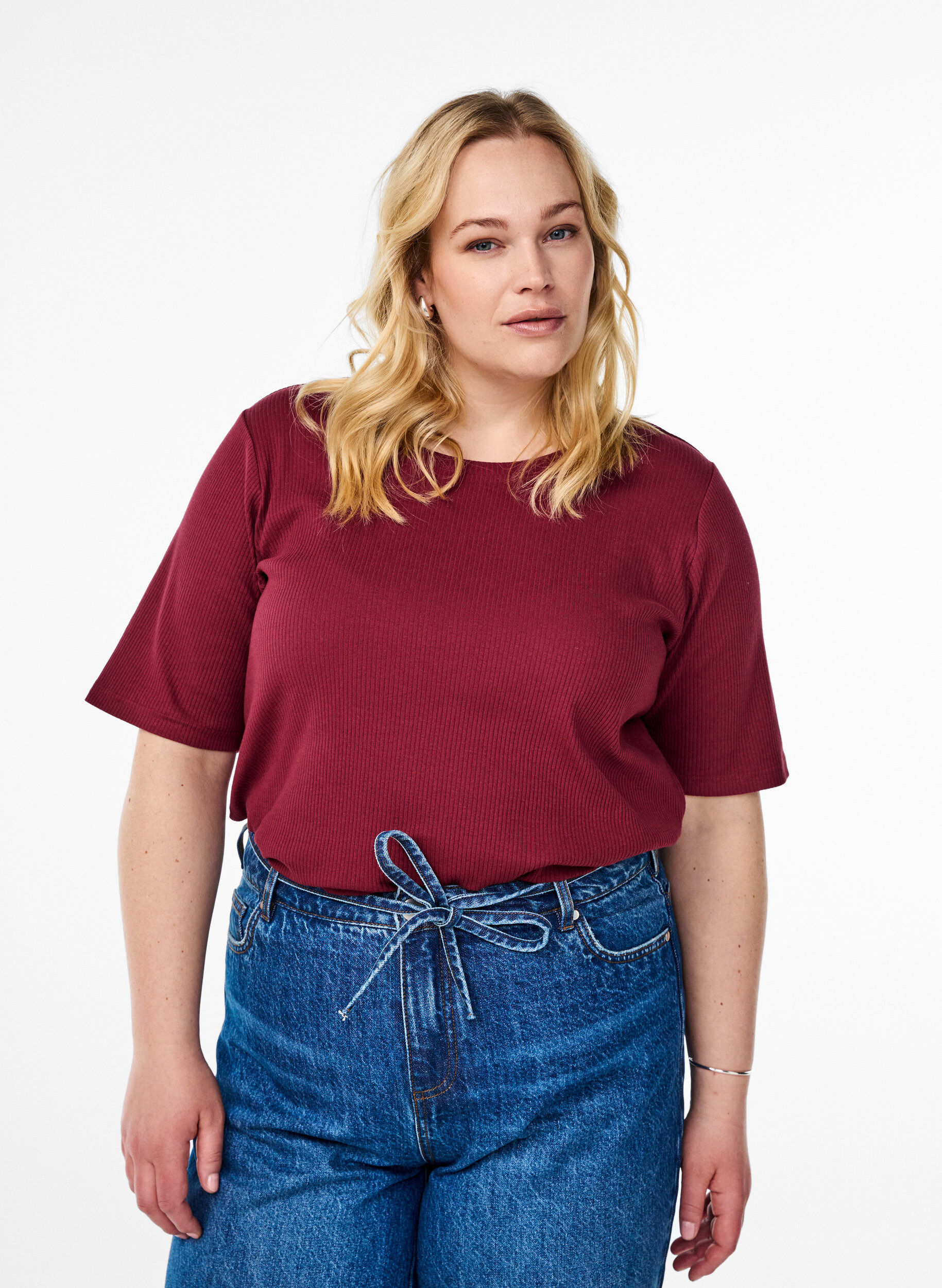Zizzi Bluse aus geripptem Jersey mit kurzen &Auml;rmeln, Dunkles Bordeaux, Model image number 0