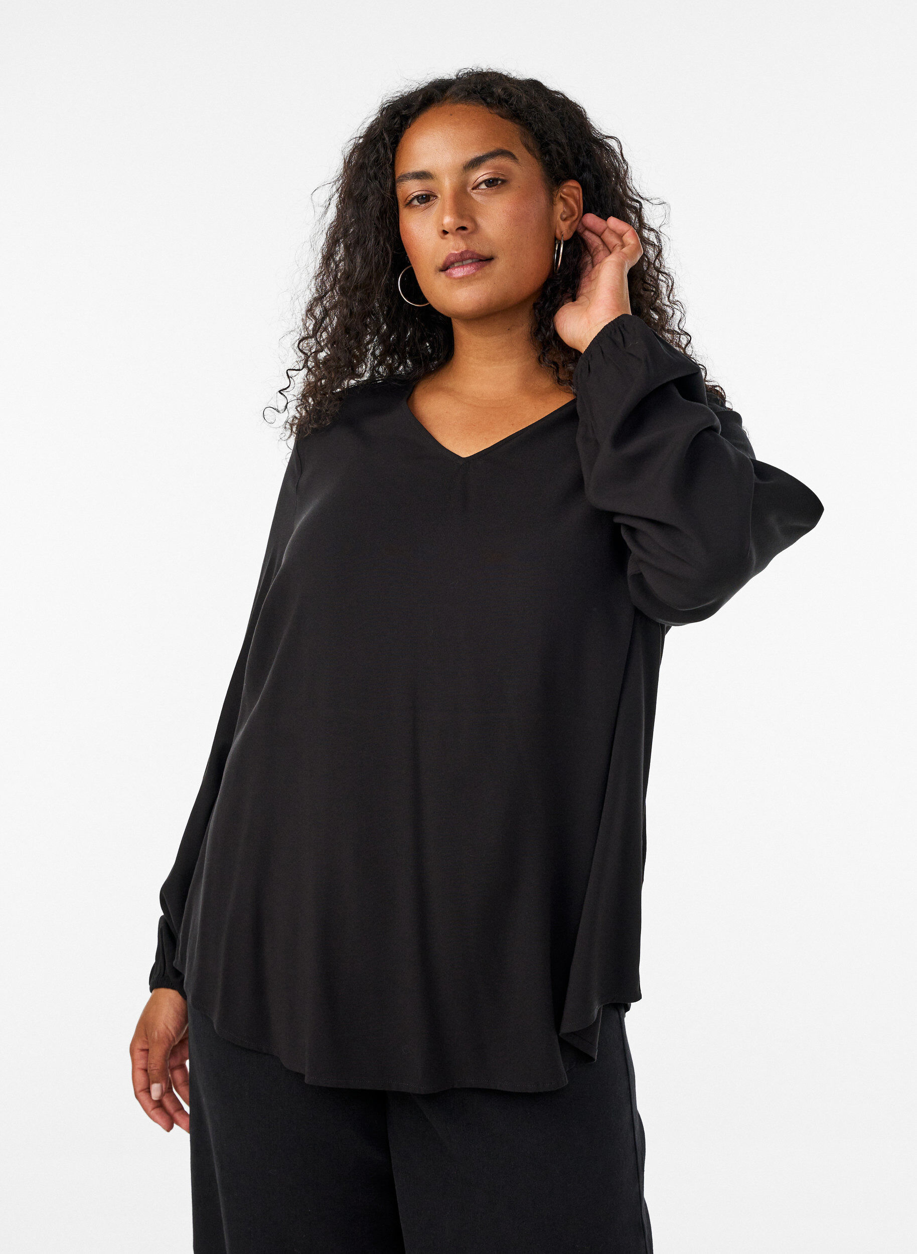 ZizziBluse aus Viskose mit V-Ausschnitt und langen &Auml;rmeln, Schwarz, Model image number 0