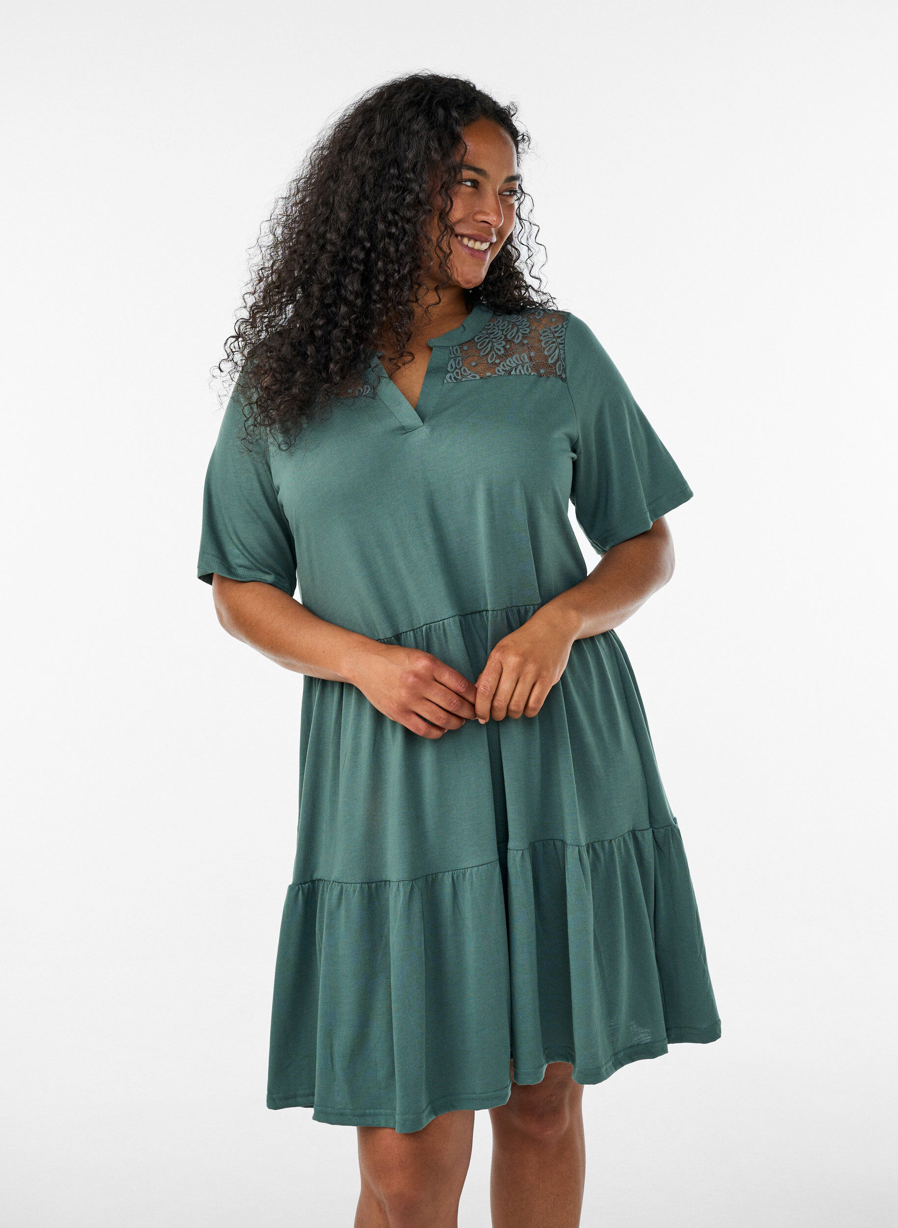 ZizziJerseykleid mit Spitzendetails und mehrlagigem Rock, Gr&uuml;n, Model image number 0