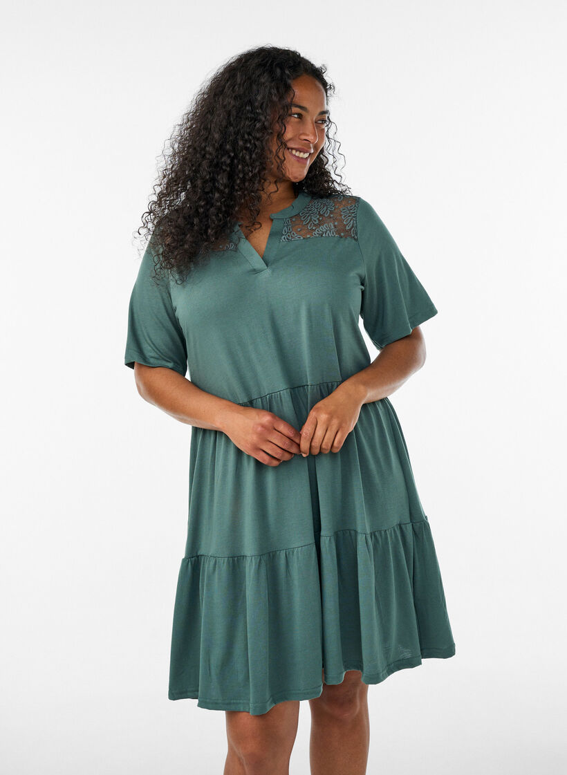 Jerseykleid mit Spitzendetails und mehrlagigem Rock, Gr&uuml;n, Model image number 0