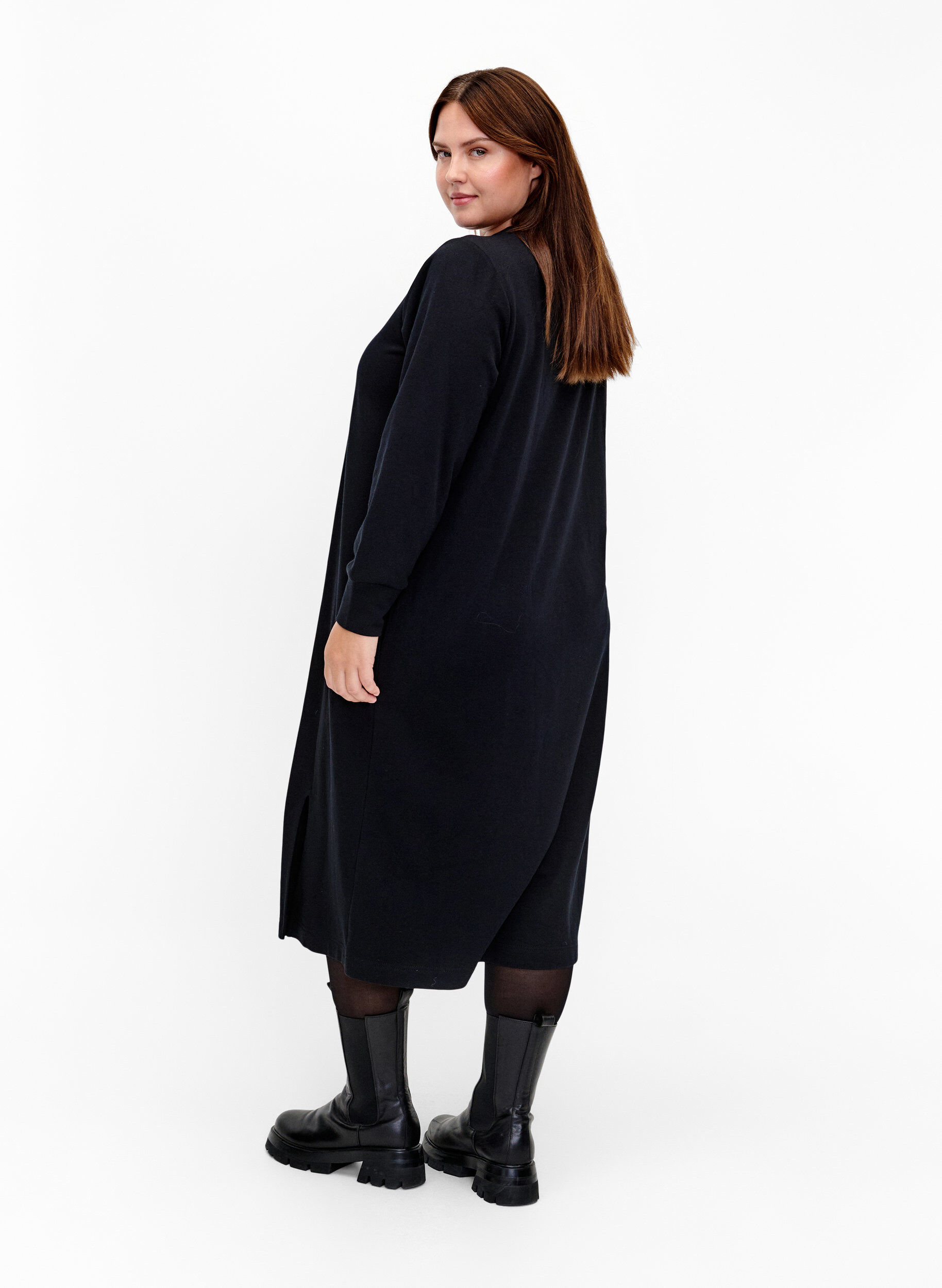 Zizzi Sweatshirtkleid aus Baumwolle mit Taschen, Schwarz, Model image number 1