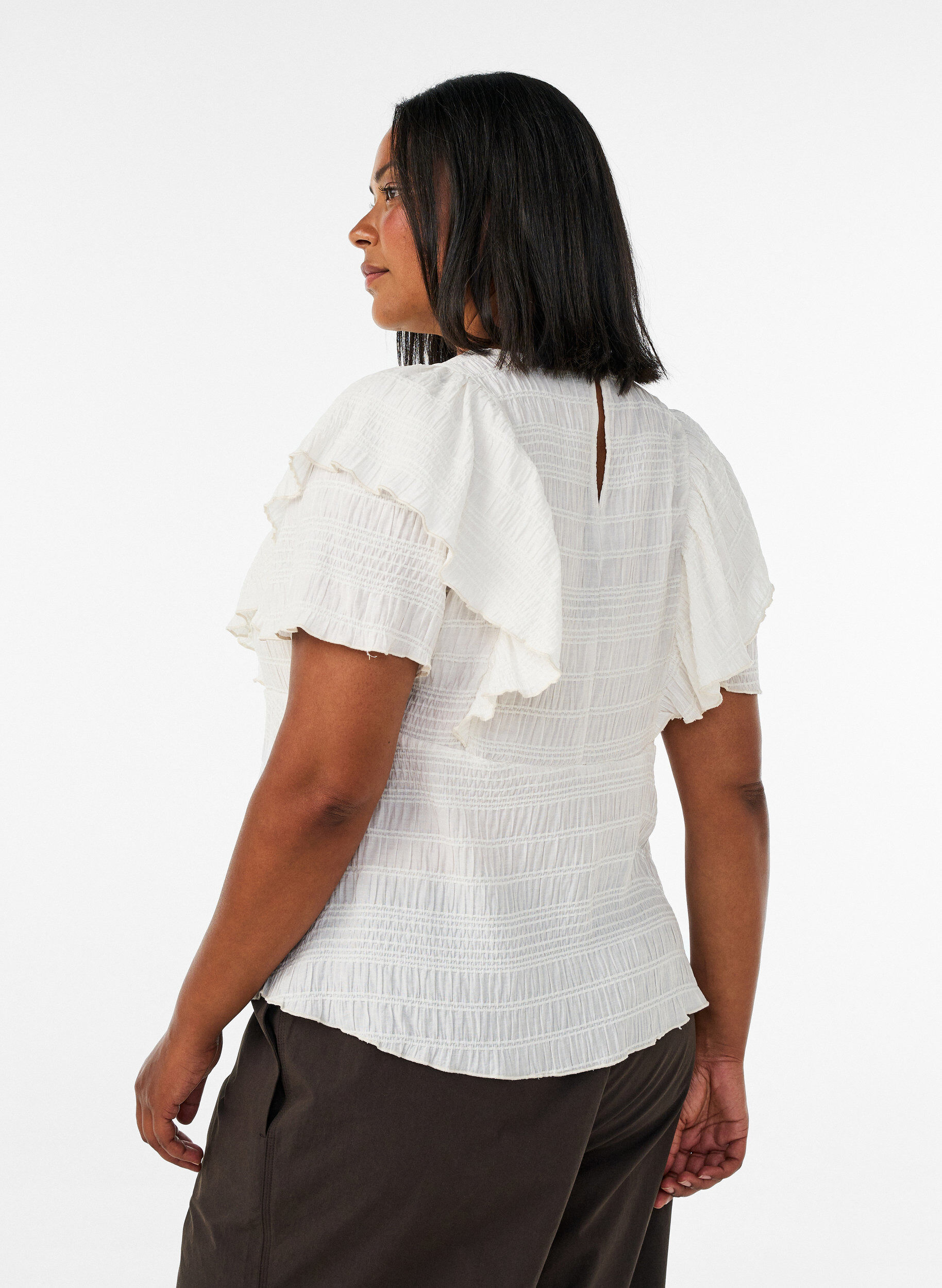 ZizziBlouse avec texture smock&eacute;e et manches &agrave; volants, Vanille, Model image number 2