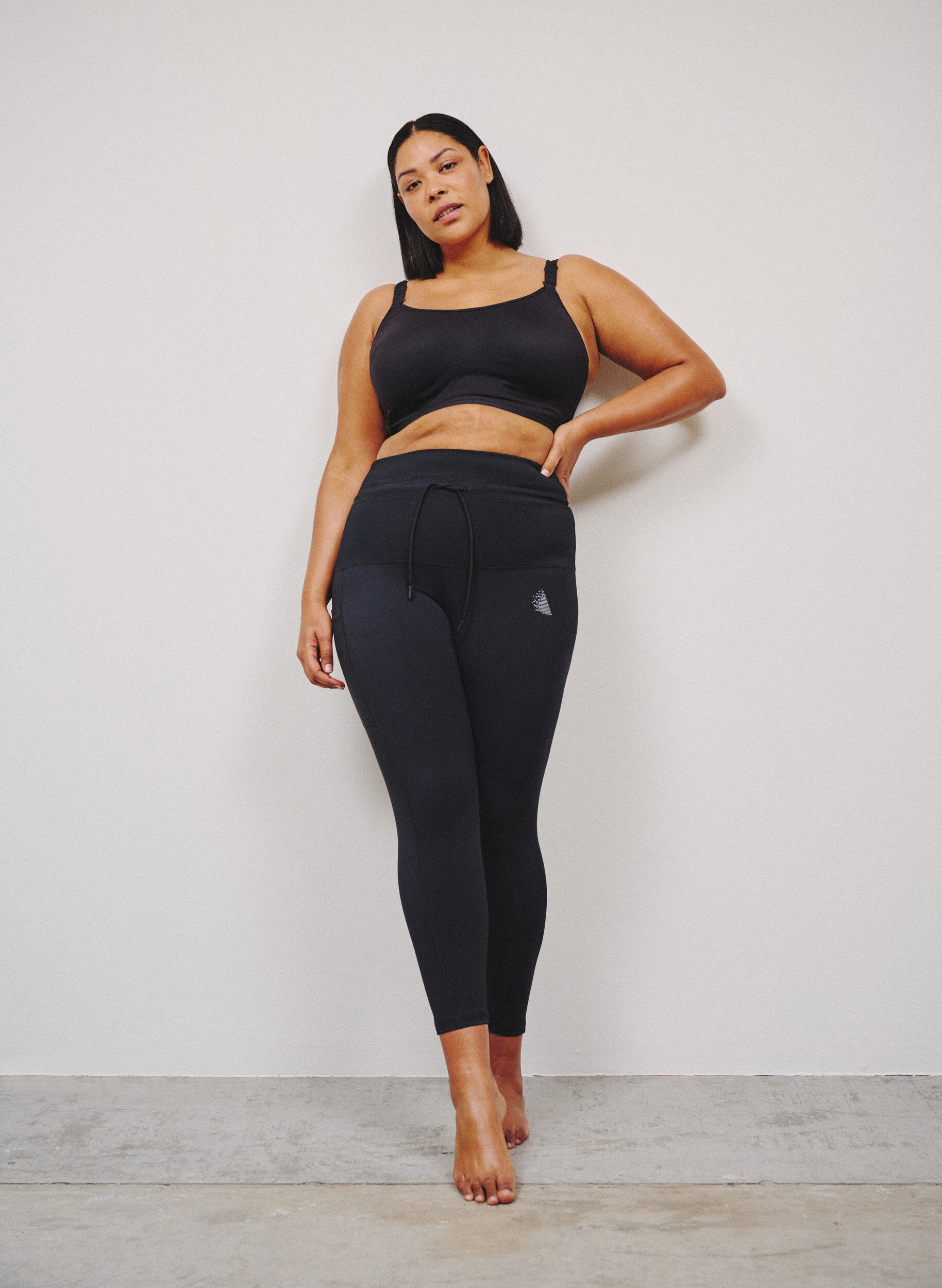 ZizziHoch taillierte 7/8-Trainingstights mit Tasche, Schwarz, Image image number 0