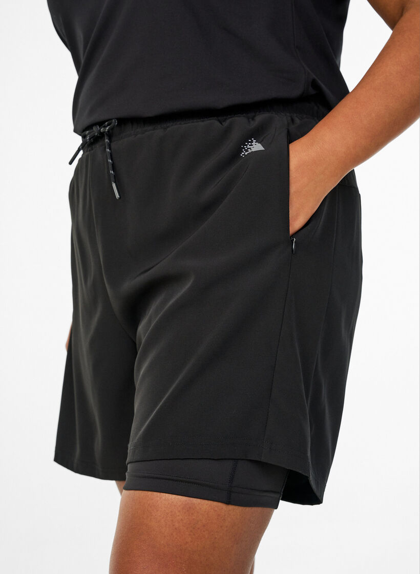 Trainingsshorts mit Innenhose und Handytasche, Schwarz, Model