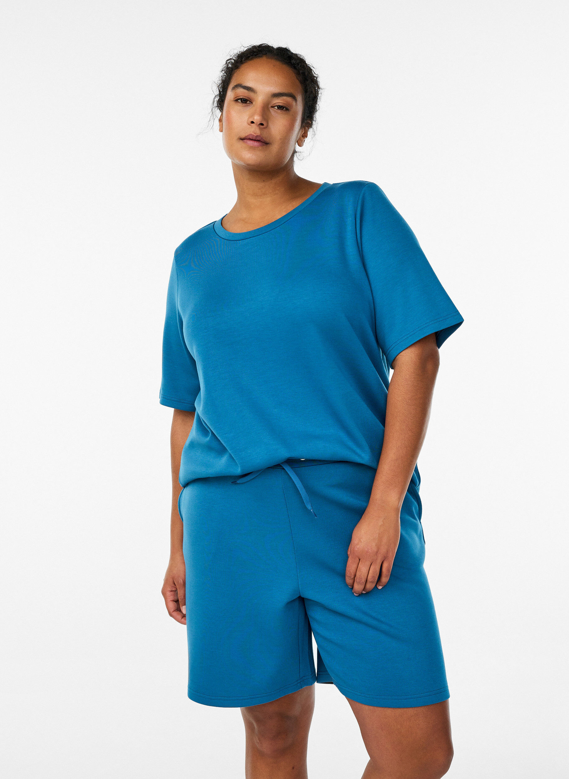 Short en m&eacute;lange de modal avec poches, Bleu p&eacute;trole, Model