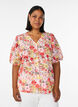 Blouse florale avec broderie ajour&eacute;e et col V, Rose, Model image number 0