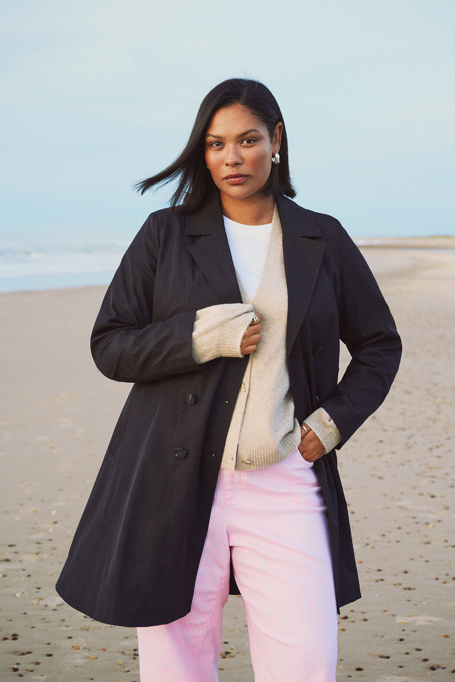 Zizzi Schwarzer Trenchcoat, , Model