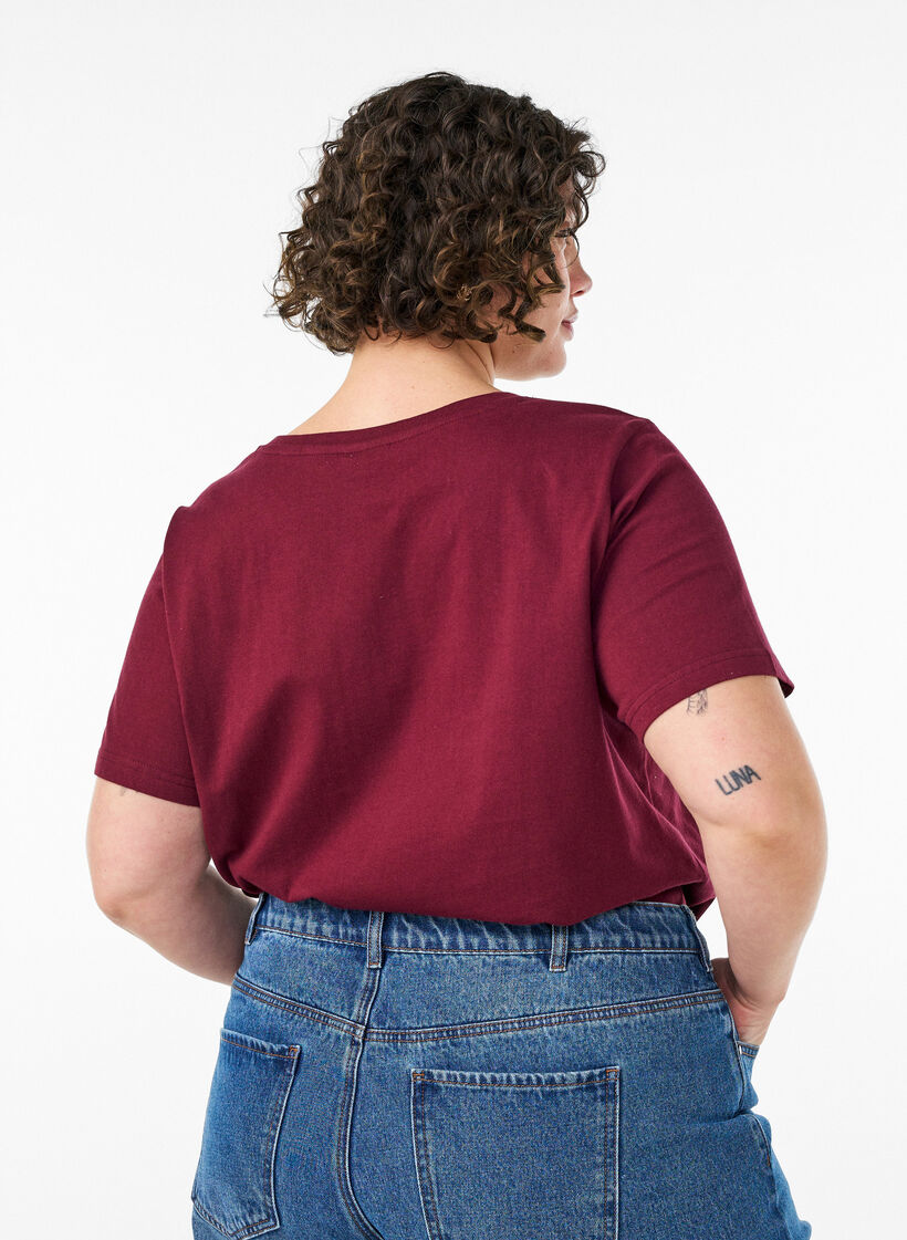 T-Shirt aus Bio-Baumwolle mit sportlichem Textprint, Rot, Model image number 2