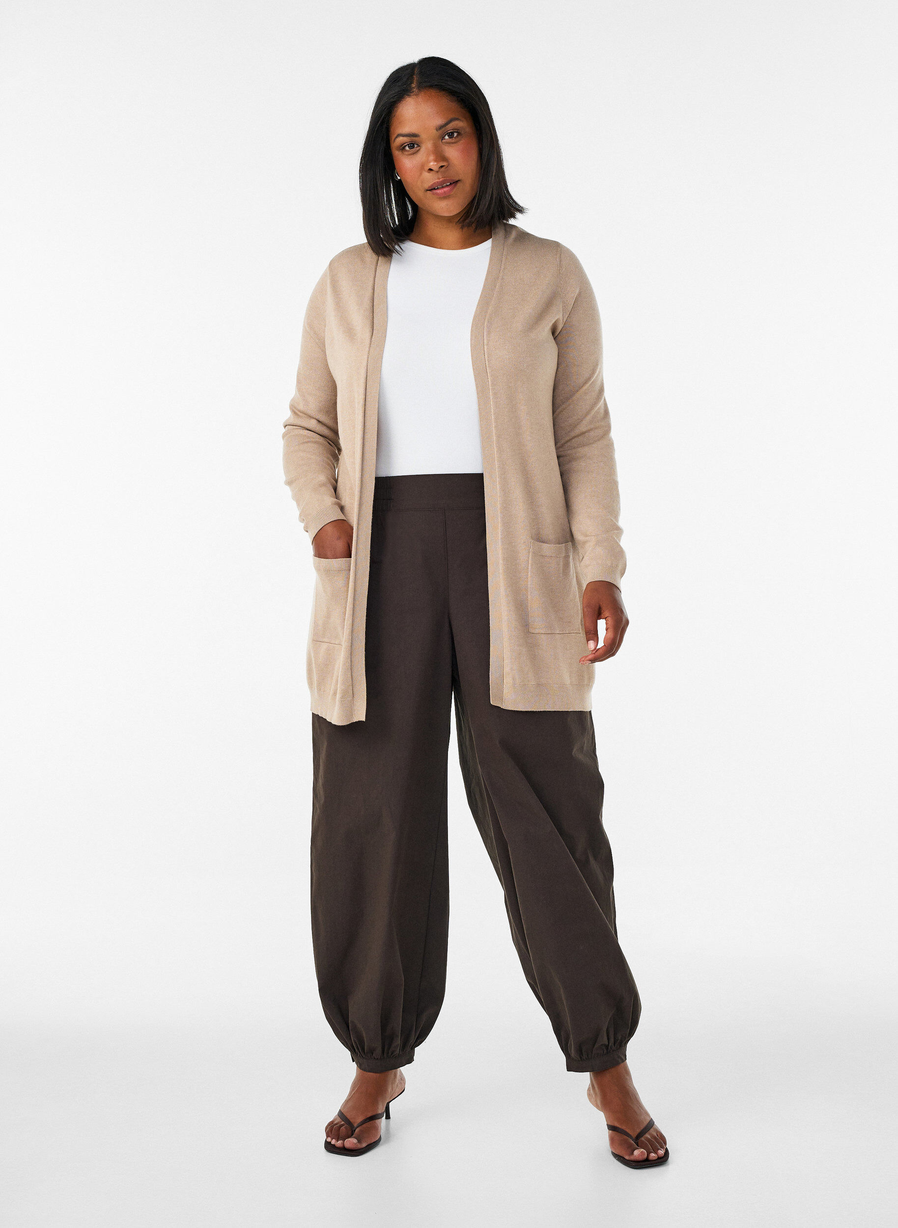 ZizziLange Strickjacke aus einer Viskosemischung, Beige, Model image number 1