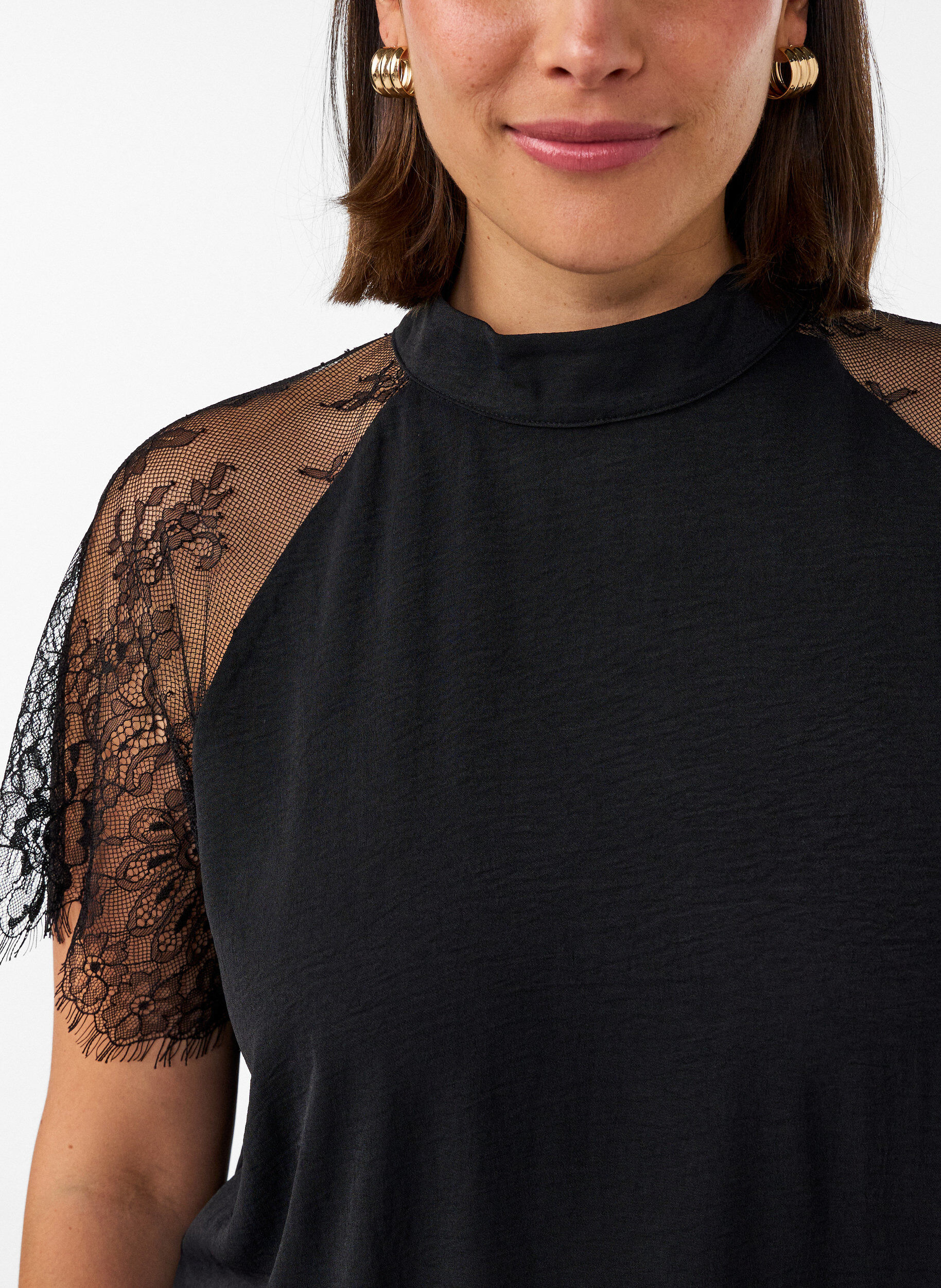 ZizziBlouse &agrave; col montant avec manches courtes en dentelle, Noir, Model image number 3