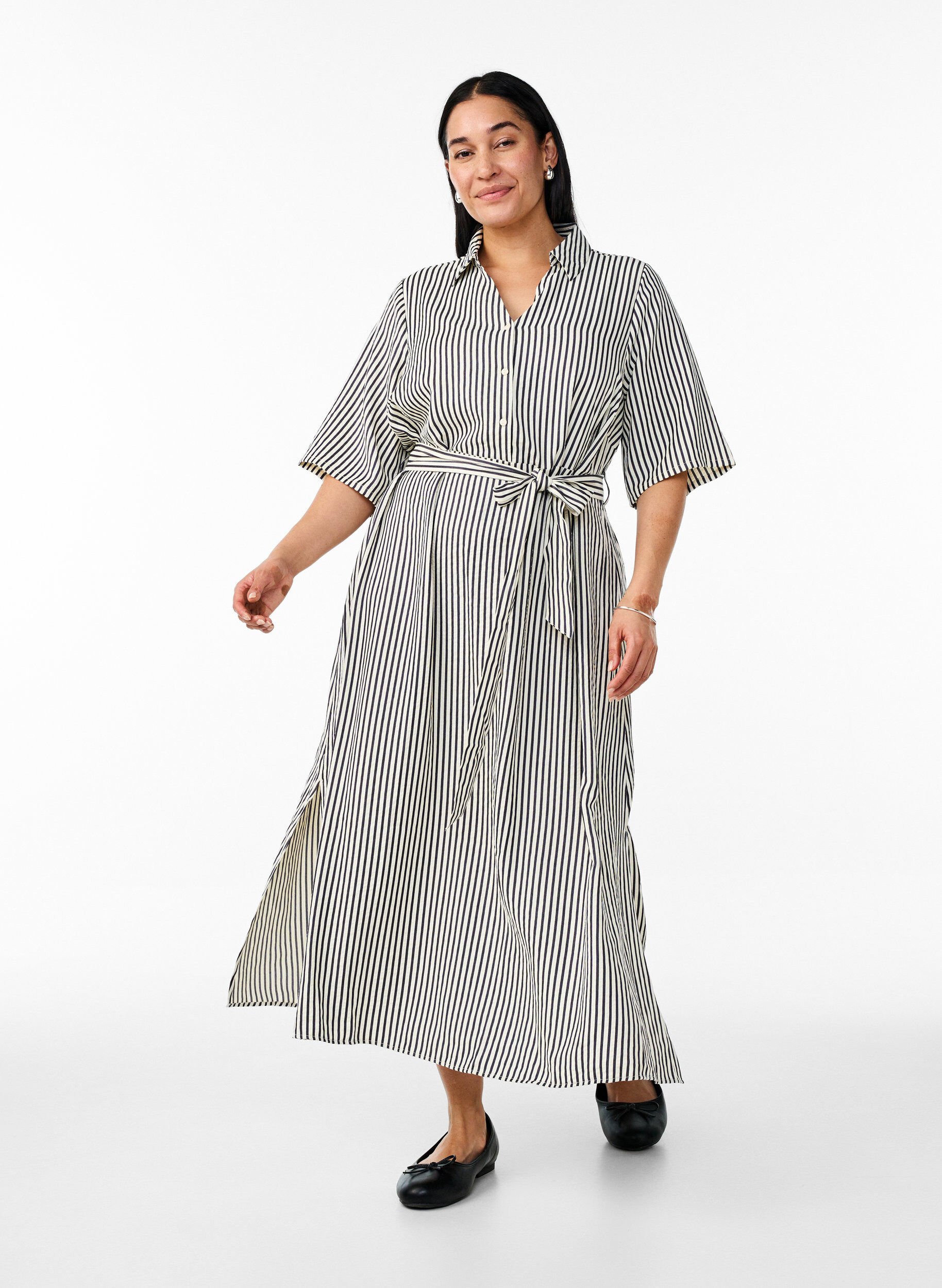 Zizzi Kn&ouml;chellanges Hemdblusenkleid mit Bindeg&uuml;rtel und Streifen, Schwarz, Model image number 0