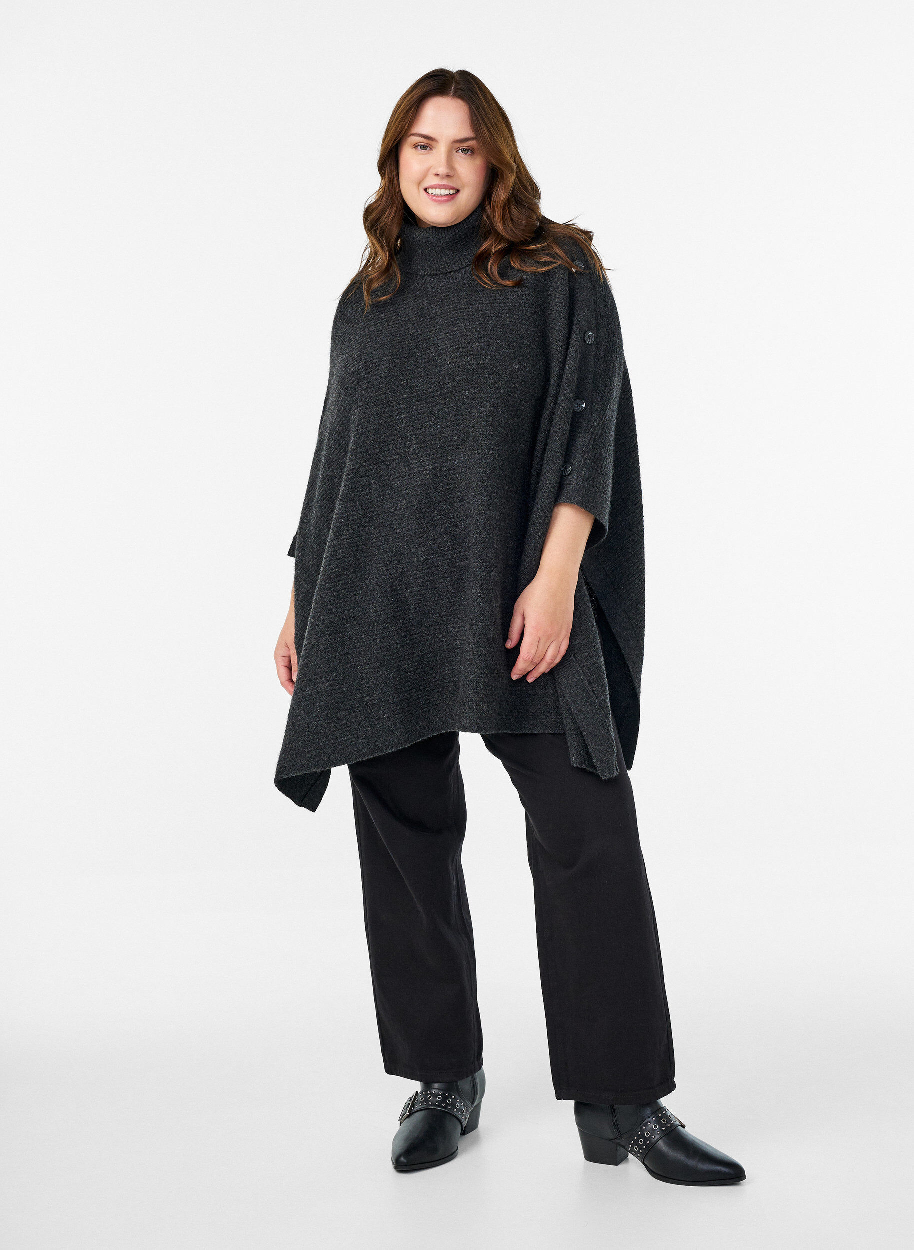 Zizzi Poncho &agrave; col roul&eacute; avec d&eacute;tail boutonn&eacute;, Gris anthracite, Model image number 1