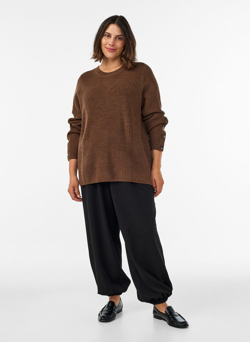 Blouse en maille c&ocirc;tel&eacute;e avec d&eacute;tails de boutons, Marron, Model image number 1