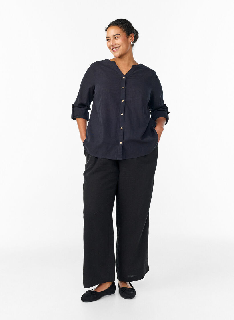 Hemdbluse aus Baumwolle mit V-Ausschnitt, Schwarz, Model image number 1