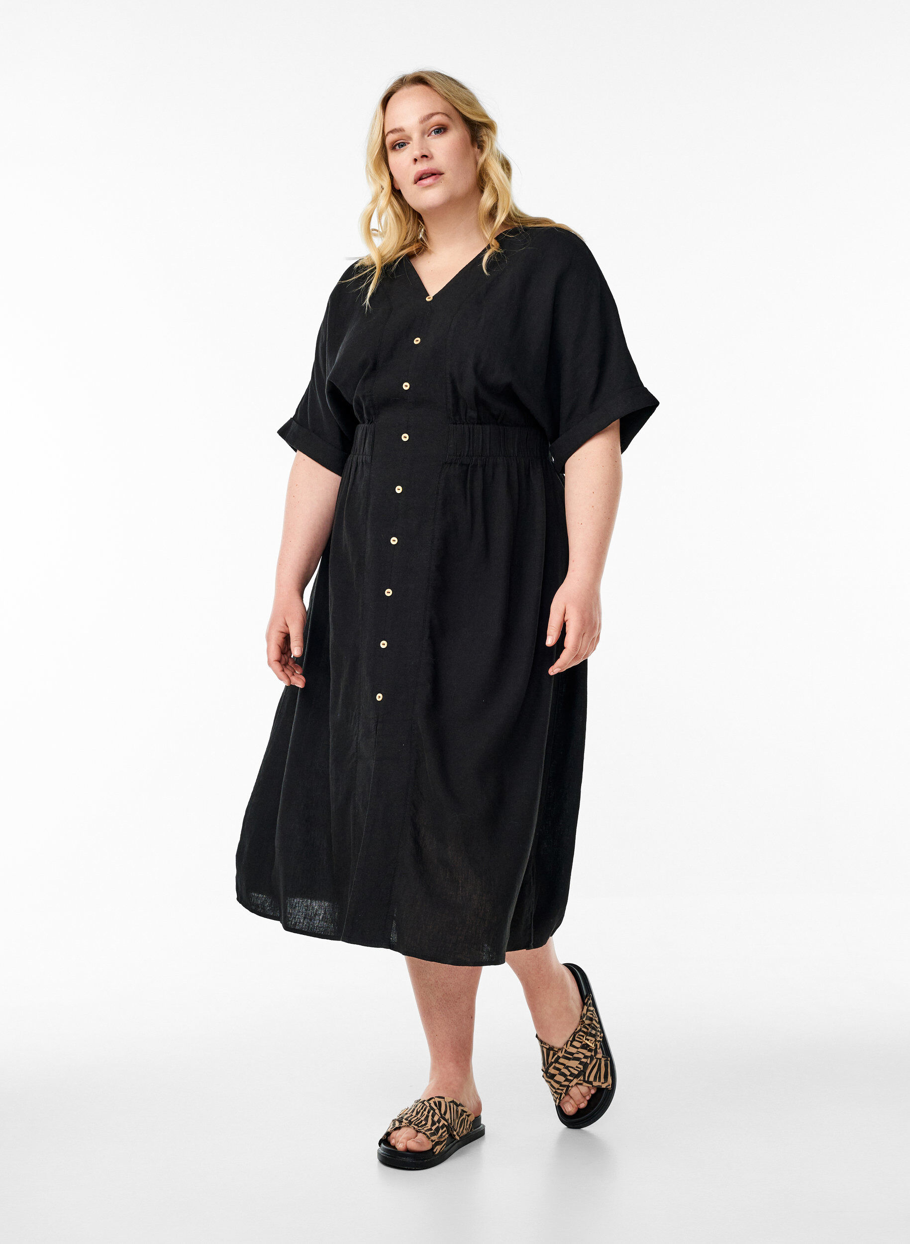 Robe midi en lin et viscose fendue sur le devant, Noir, Model
