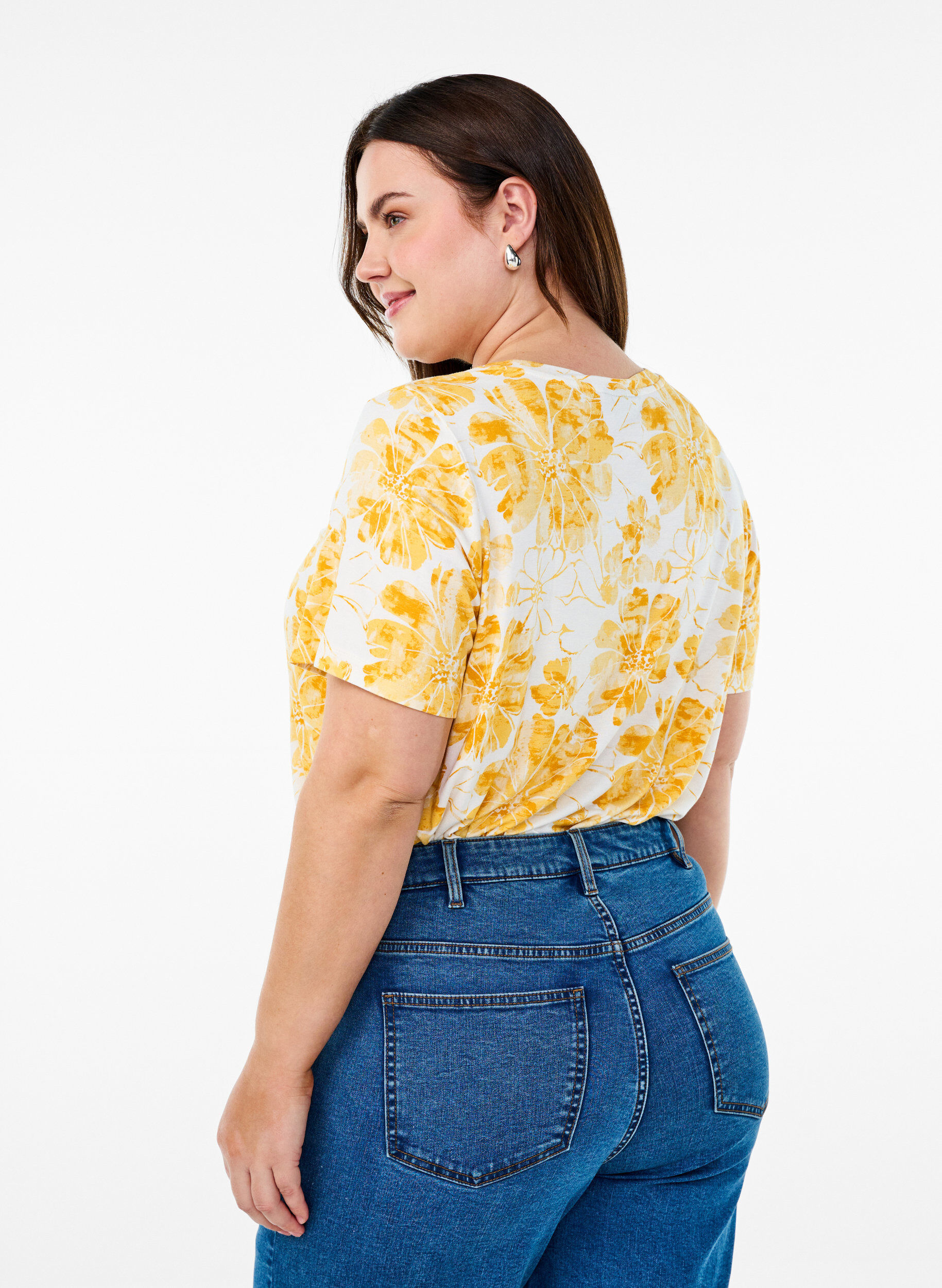 Zizzi T-shirt avec imprim&eacute; floral, Jaune, Model image number 2