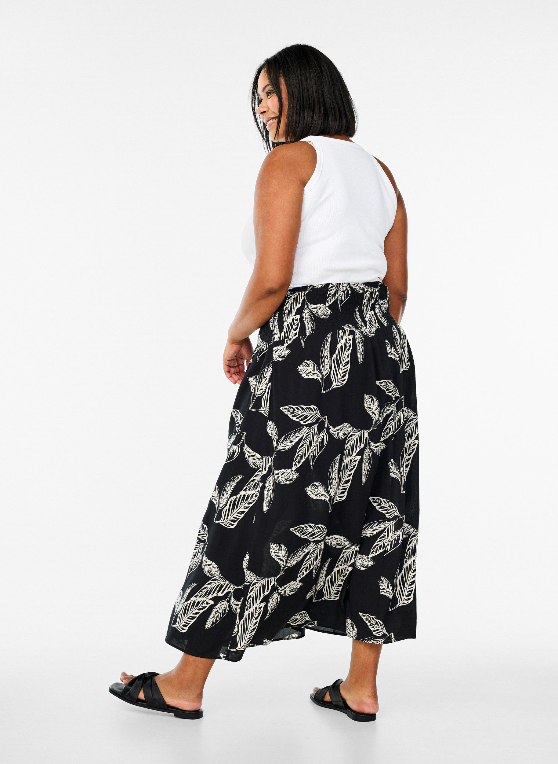 ZizziJupe longue en viscose avec smocks, Noir, Model image number 1