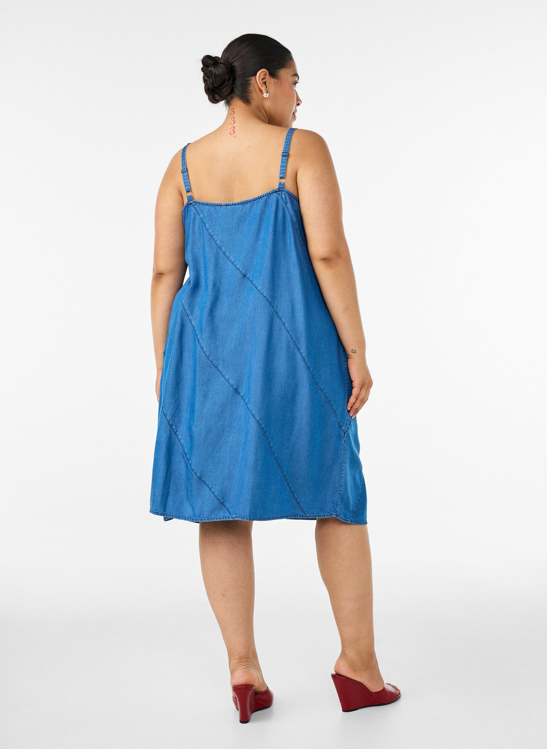 ZizziRobe aspect denim &agrave; bretelles en TENCEL&trade; Lyocell, Bleu, Model image number 2