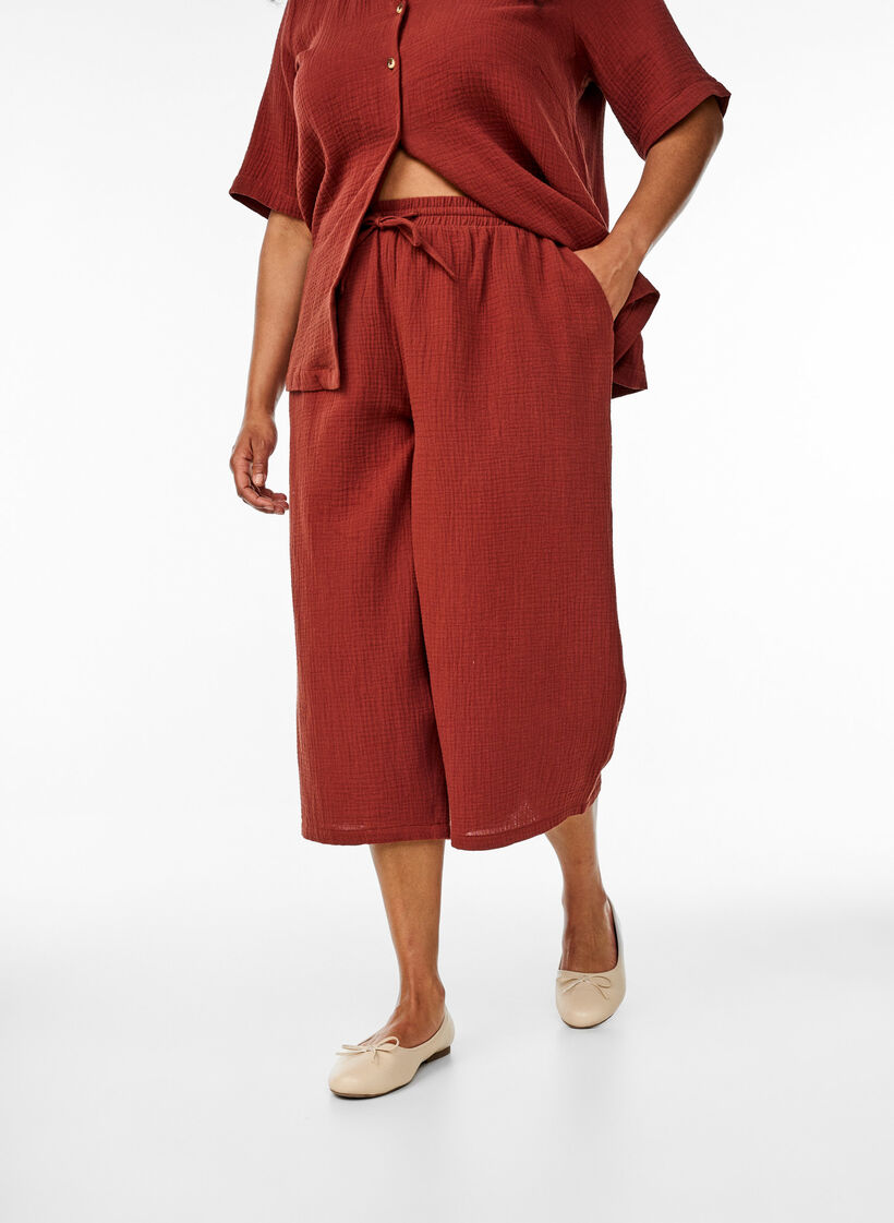 Pantalon culotte en mousseline de coton avec taille haute, Bordeaux, Model image number 2
