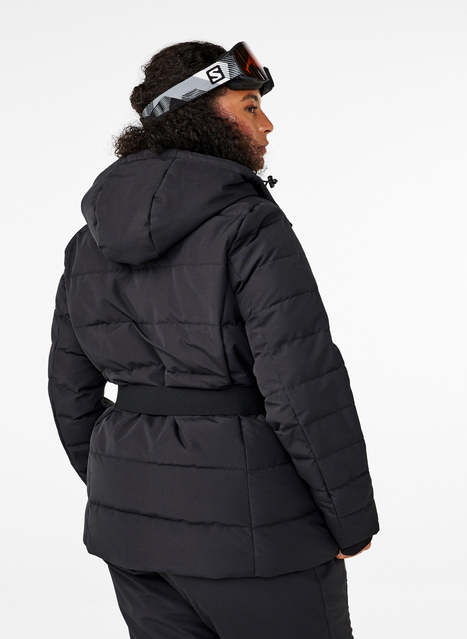 Zizzi Ski-Jacke mit Kapuze und G&uuml;rtel, Black, Model image number 1