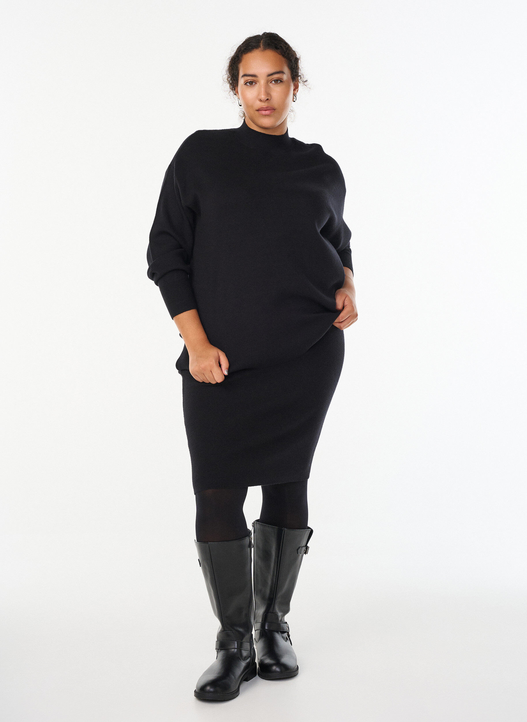 Jupe courte en maille avec une large ceinture, Noir, Model