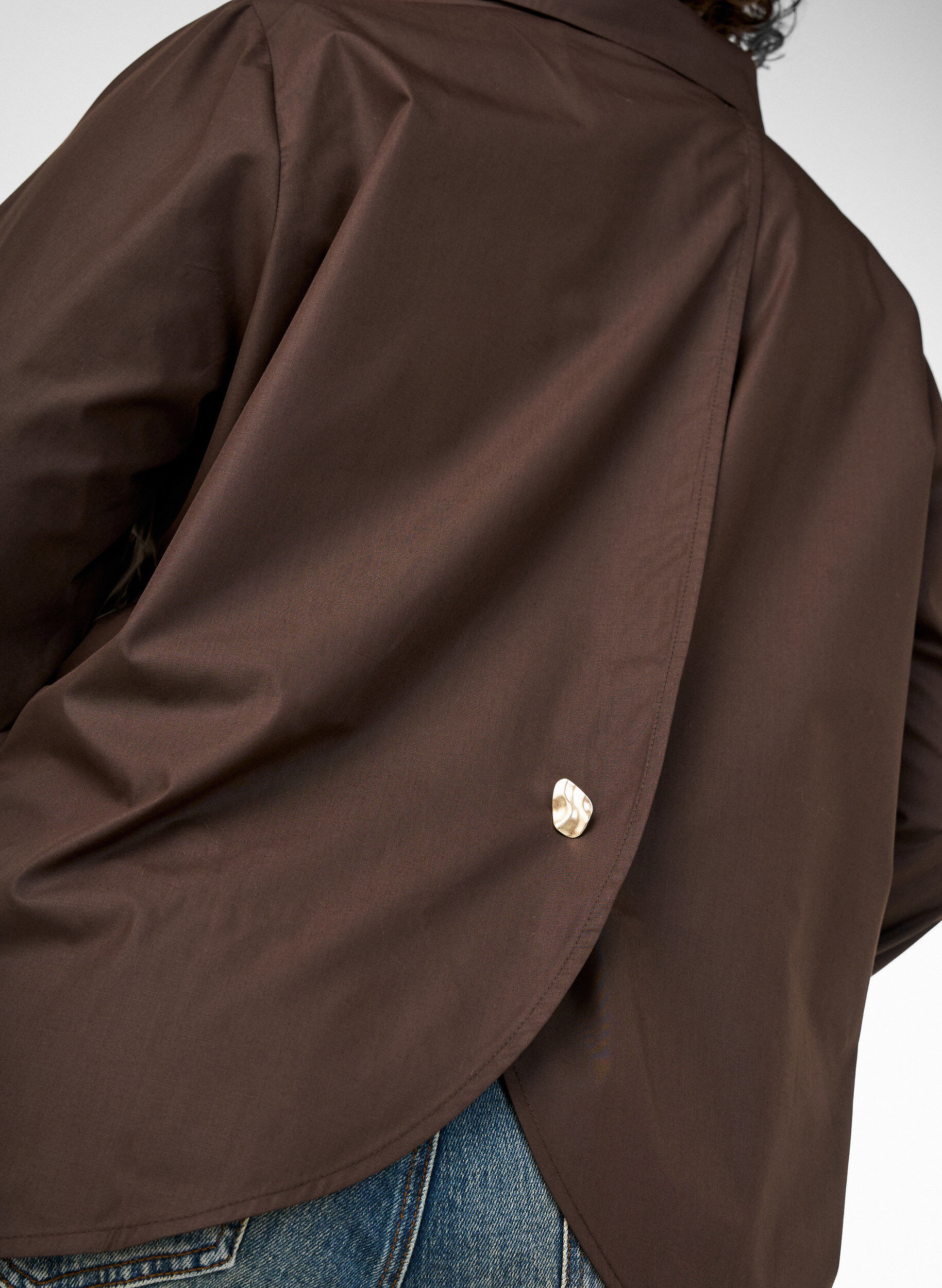 ZizziHemd mit dekorativem R&uuml;ckendetail, Braun, Model image number 3