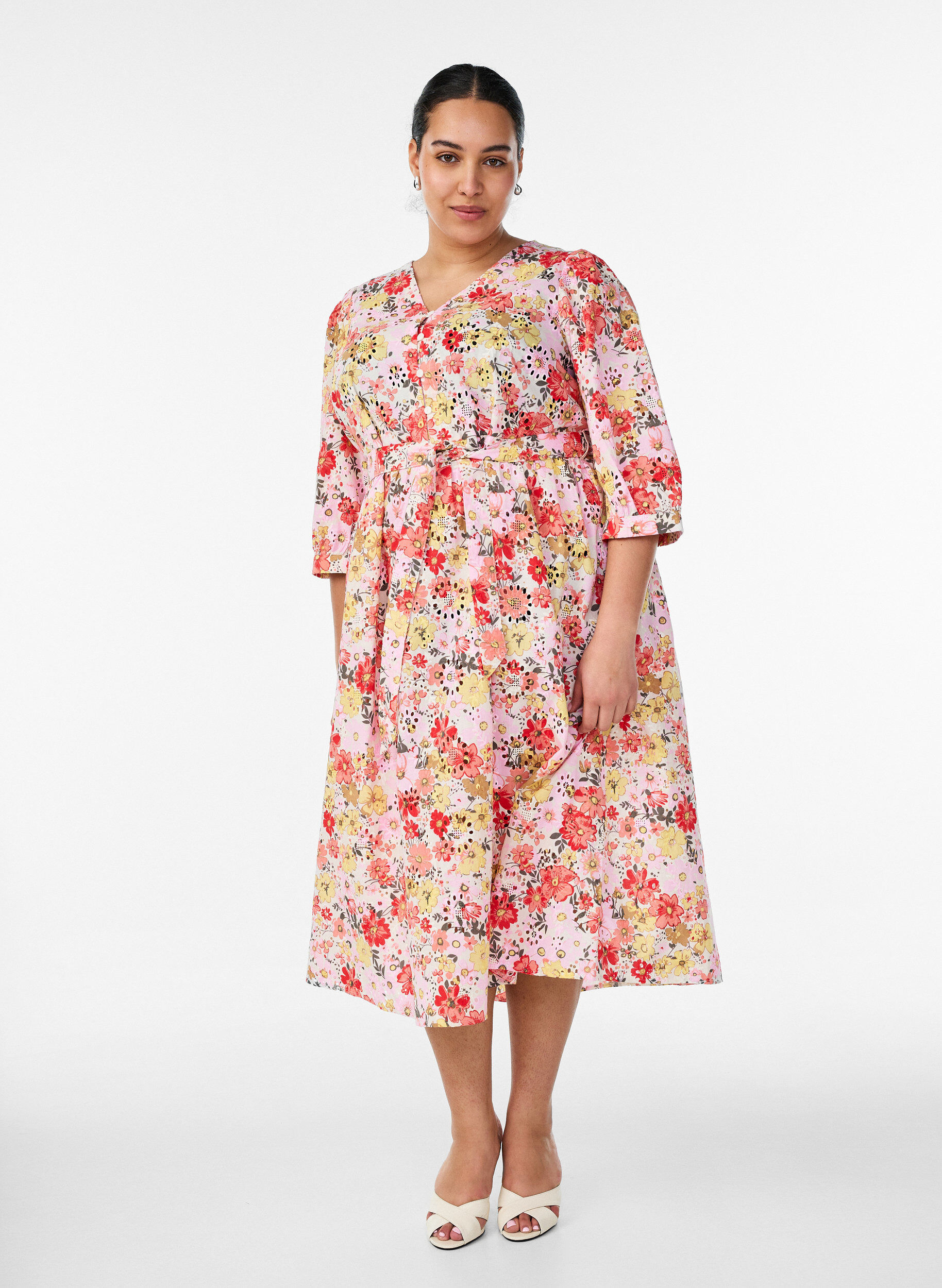 Robe midi fleurie en broderie anglaise et ceinture &agrave; nouer, Rose, Model