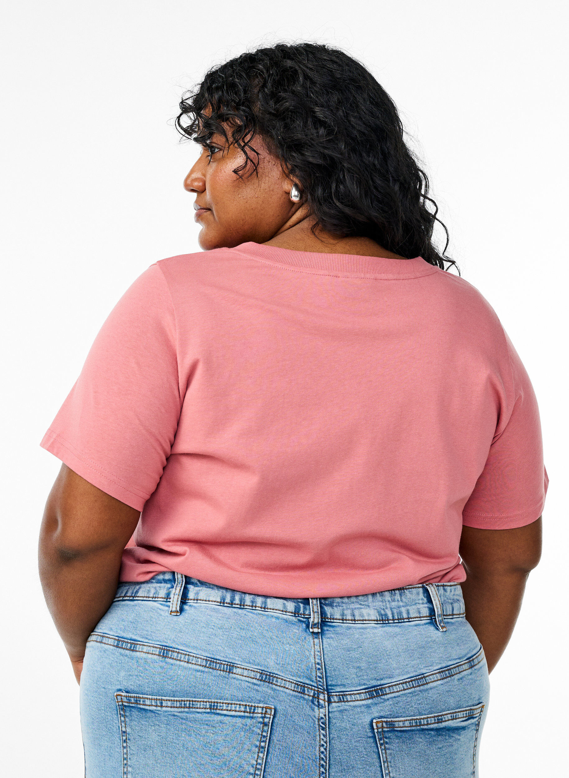 Zizzi T-shirt en coton simple avec encolure en V, Rose poudr&eacute;e, Model image number 2