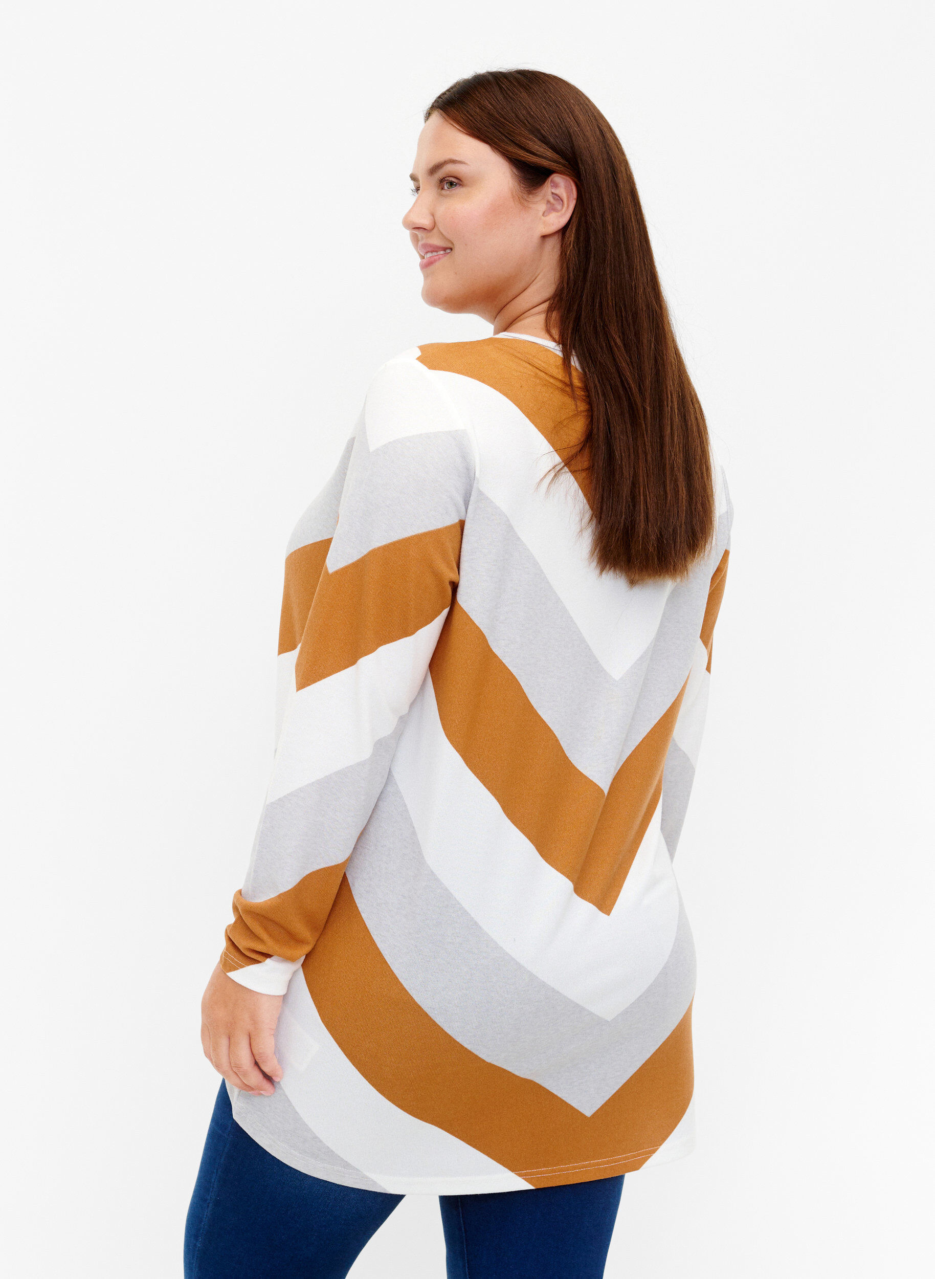 Zizzi Gemusterte Bluse mit langen &Auml;rmeln, Beige Zig Zag, Model image number 1