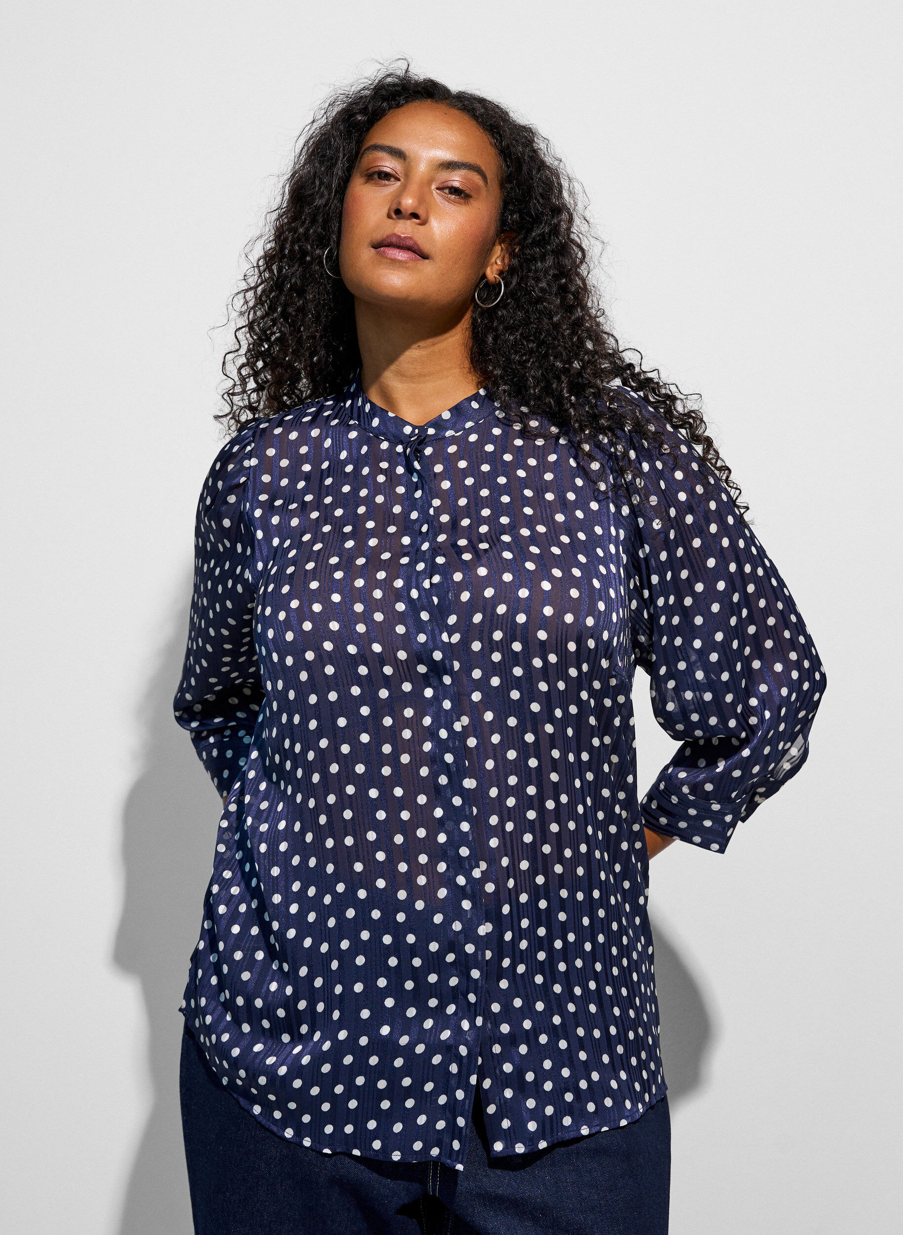 ZizziGemusterte Bluse mit Stehkragen und 3/4-&Auml;rmeln, Blau, Model image number 3