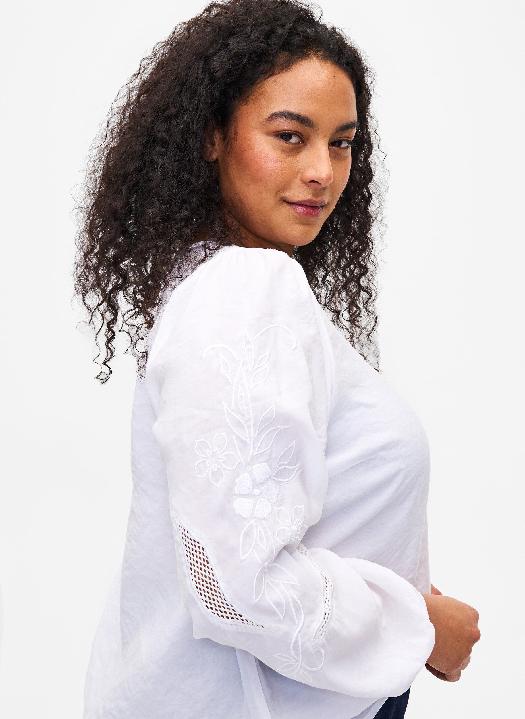 Zizzi Chemisier en TENCEL&trade; Modal avec des broderies, Bright White, Model image number 2