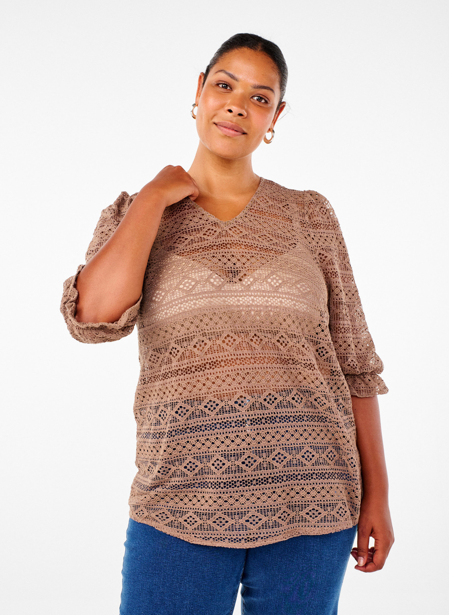 Zizzi Bluse mit Lochmuster und 3/4-&Auml;rmeln, Braun, Model image number 0