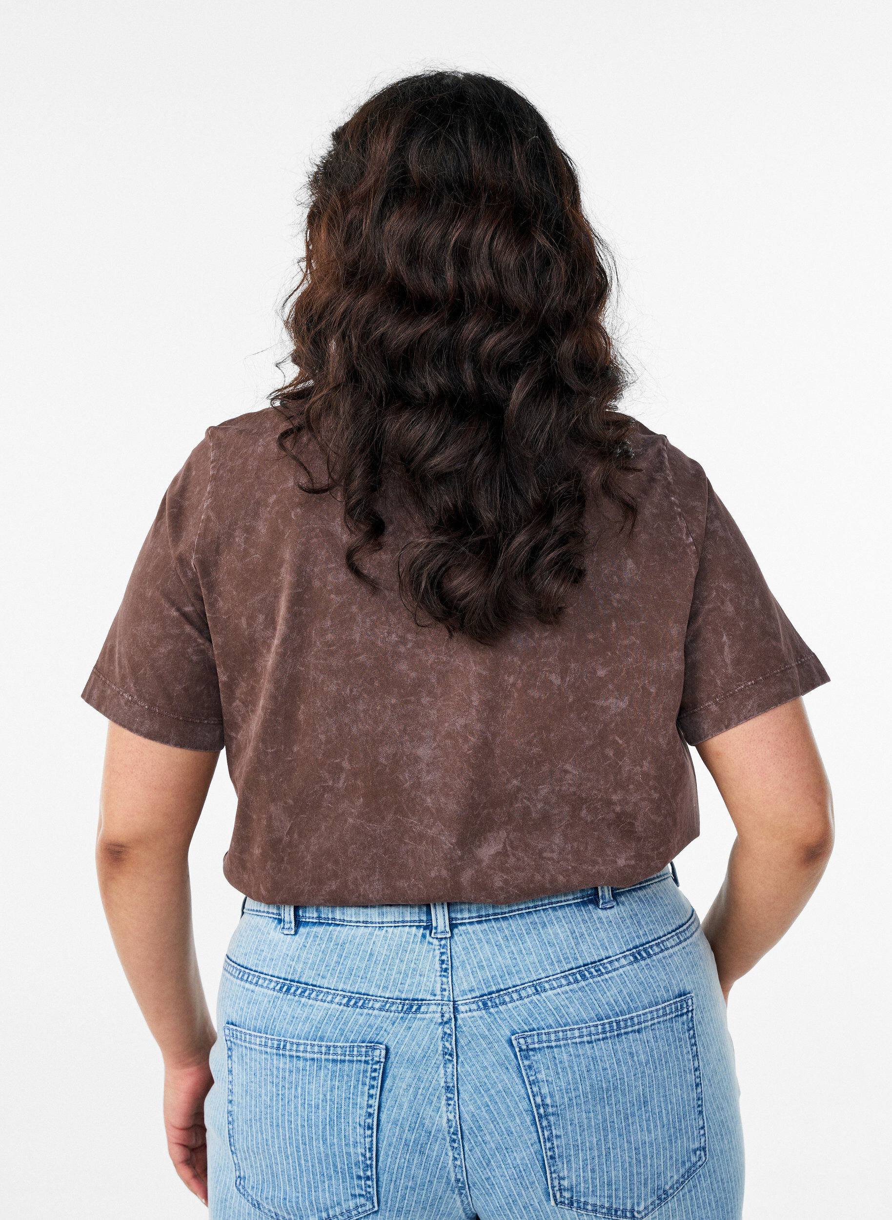 Zizzi Baumwoll-T-Shirt mit Frontprint, Braun, Model image number 2