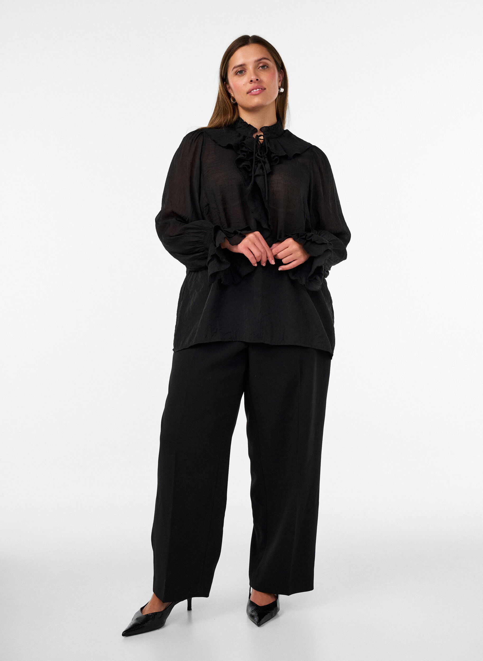 ZizziBlouse en viscose avec volants et manches longues, Noir, Model image number 1