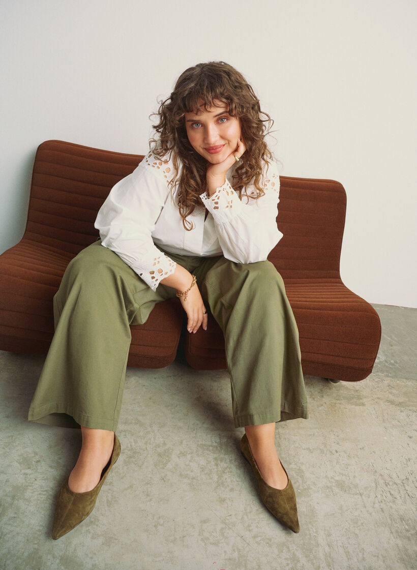 Bluse mit V-Ausschnitt und Broderie-Anglaise-Details, Wei&szlig;, Image image number 0