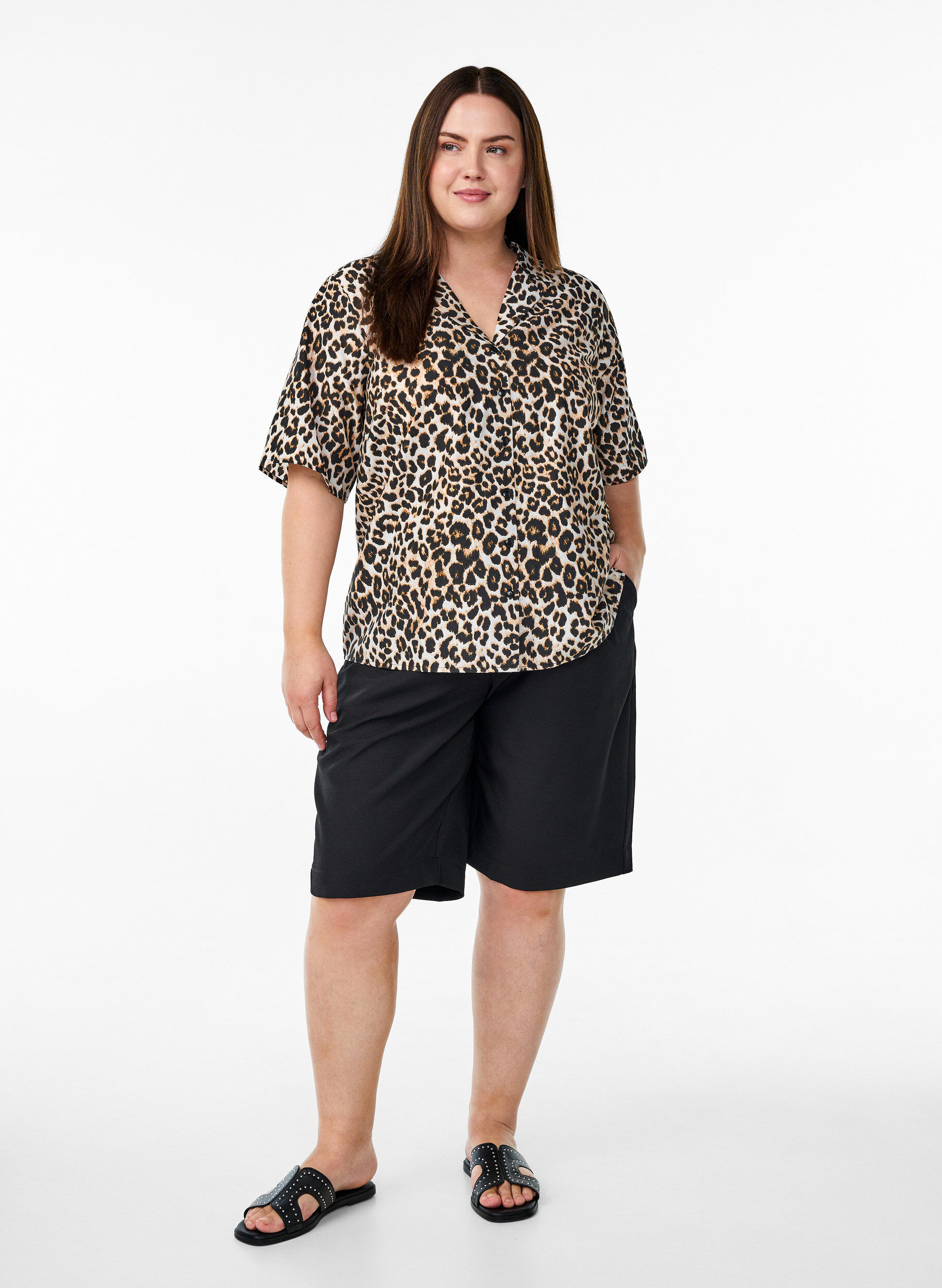 Zizzi Gebl&uuml;mte Bluse mit V-Ausschnitt, Braun, Model image number 1