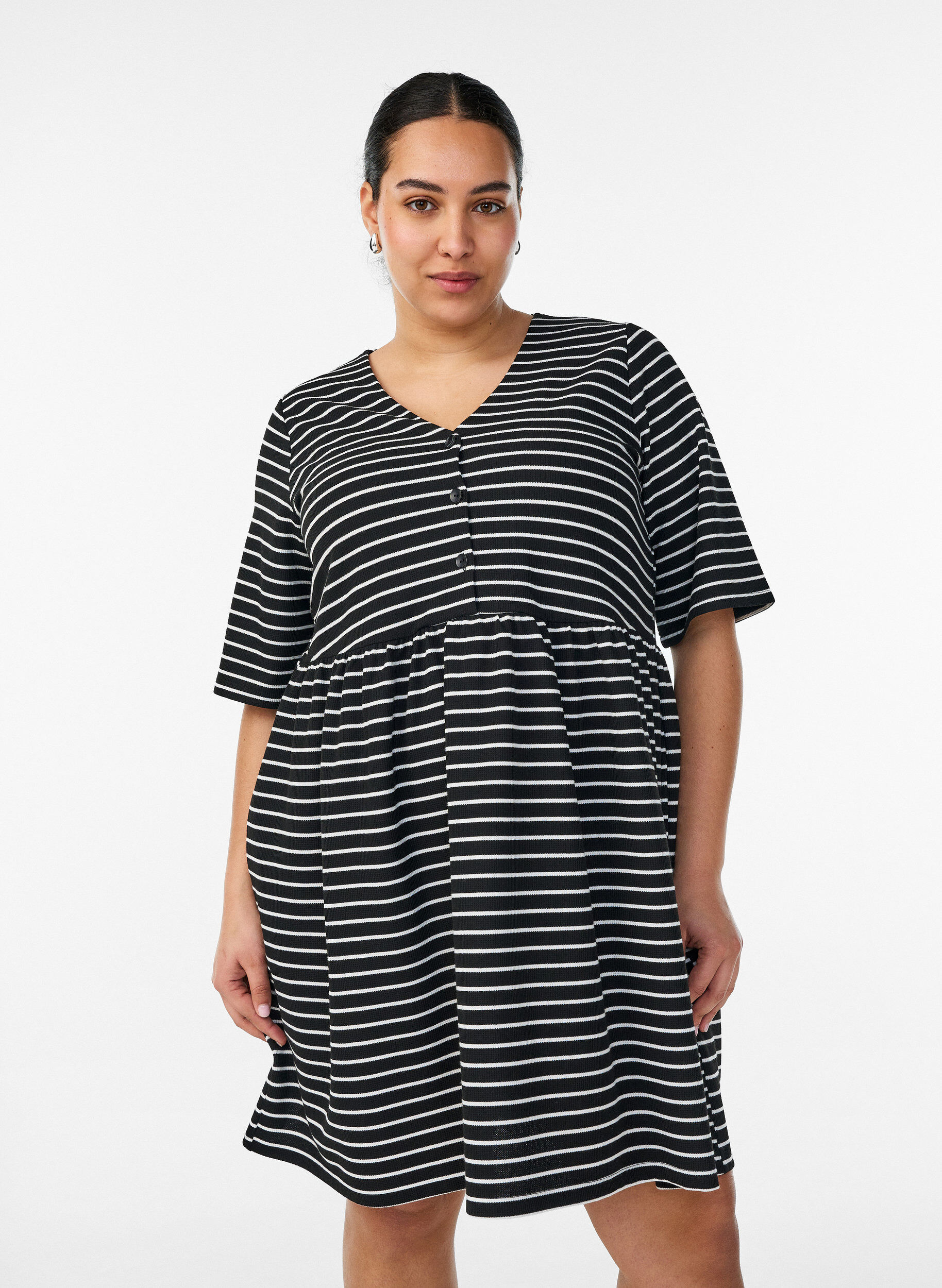 ZizziRobe avec texture c&ocirc;tel&eacute;e et taille empire, Blanc, Model image number 0