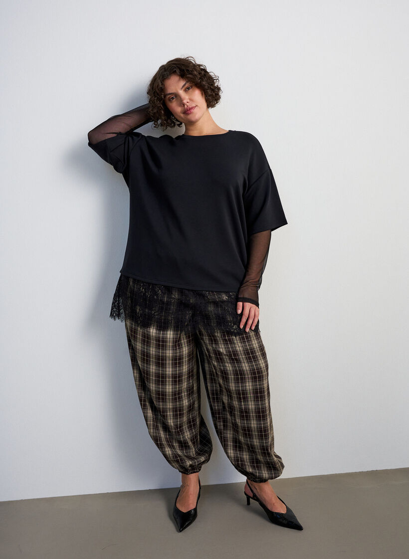 Blouse avec manches en maille et finitions en dentelle, Noir, Model image number 1
