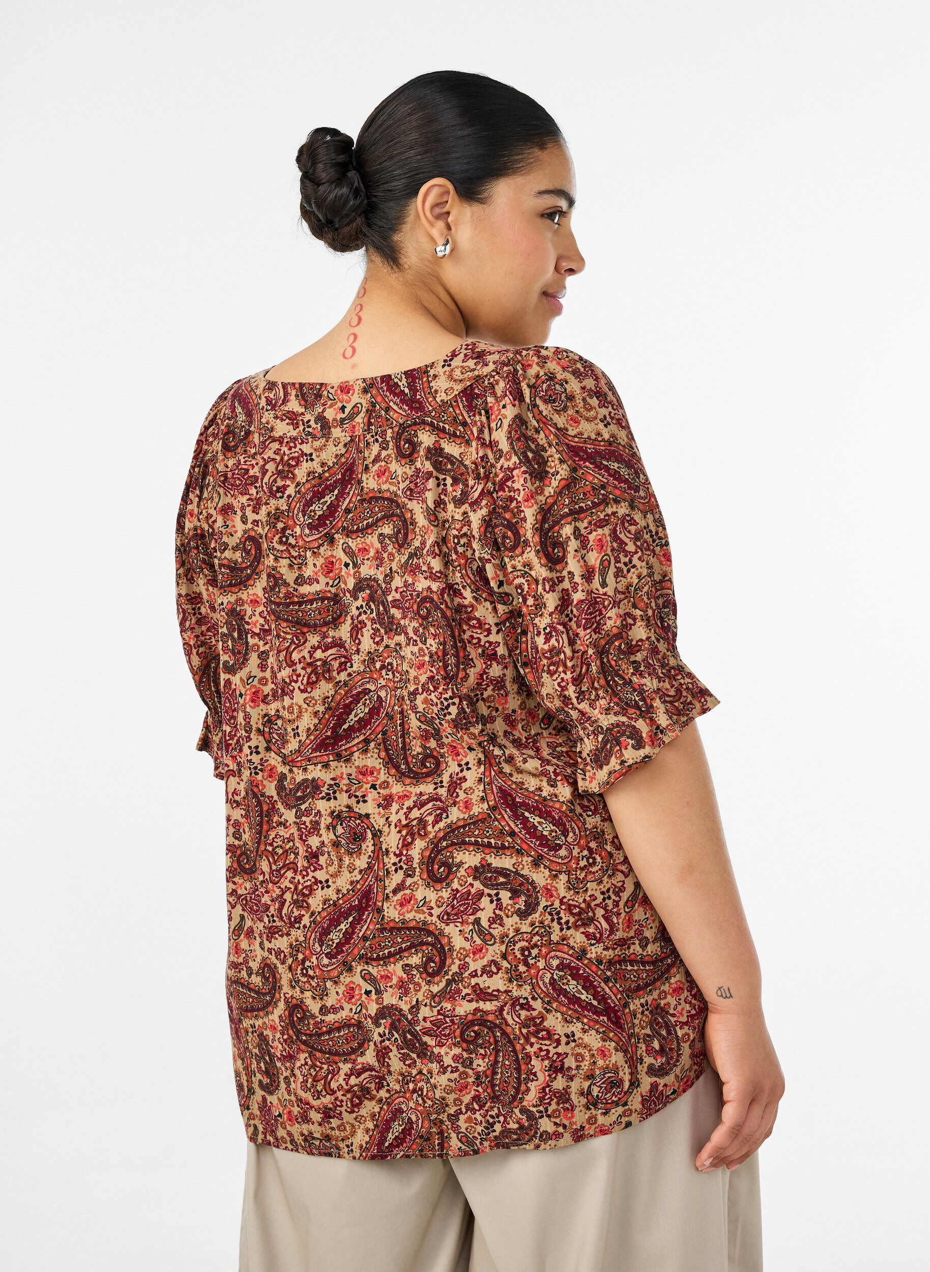 ZizziViskose-Bluse mit Paisley-Print und eckigem Ausschnitt, Braun, Model image number 2