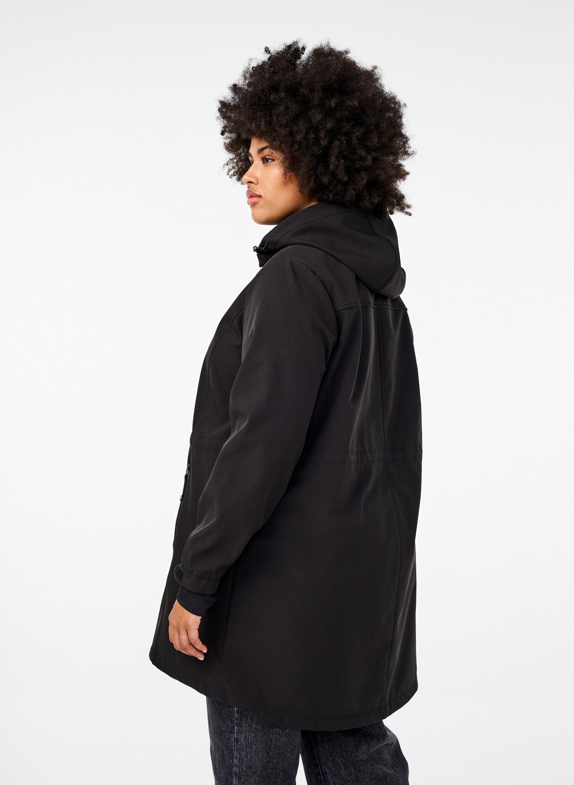 Zizzi Softshell-Jacke mit abnehmbarer Kapuze, Schwarz, Model image number 2