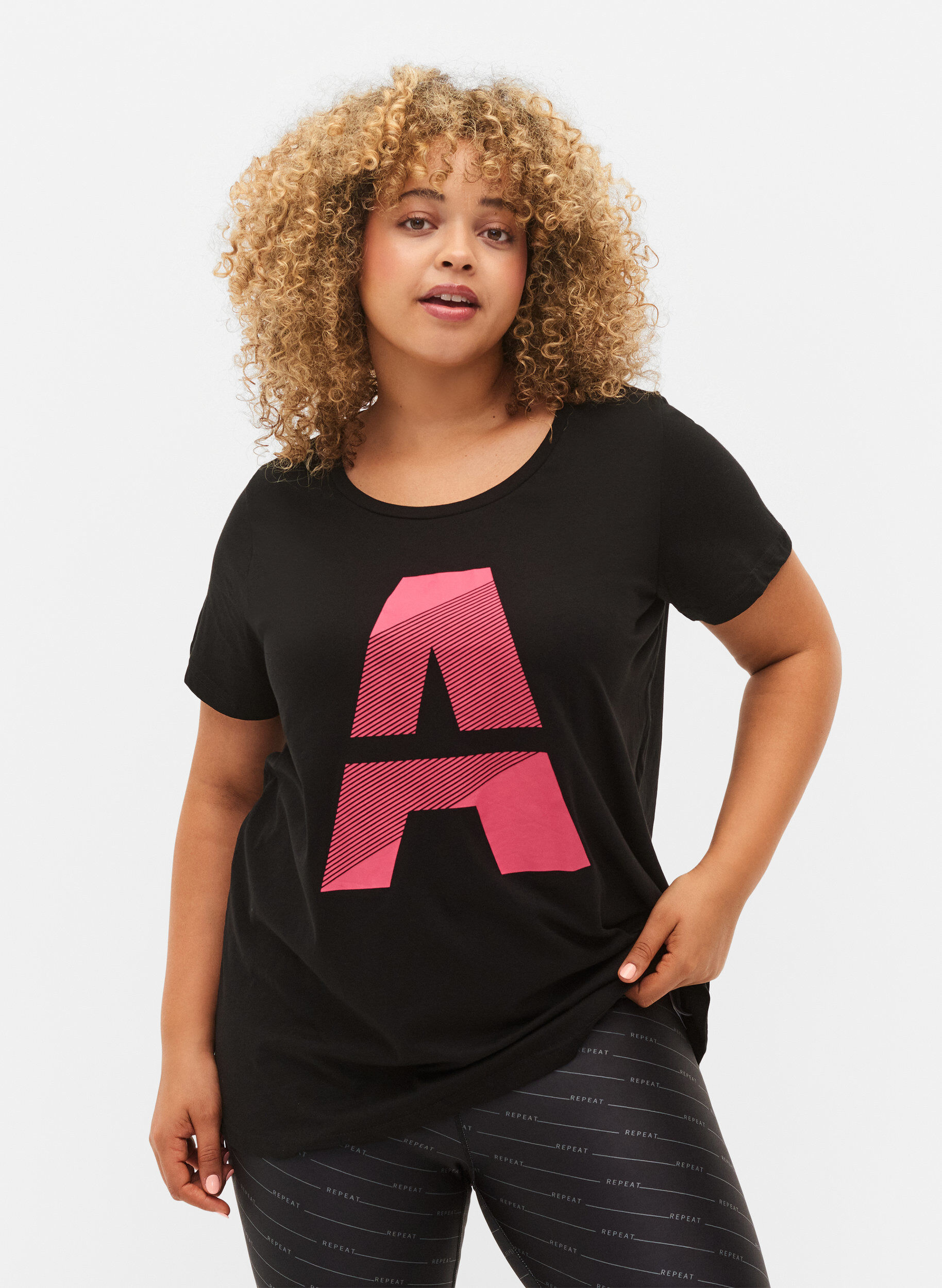 Zizzi T-shirt de sport avec imprim&eacute;, Black w. Pink A, Model image number 0
