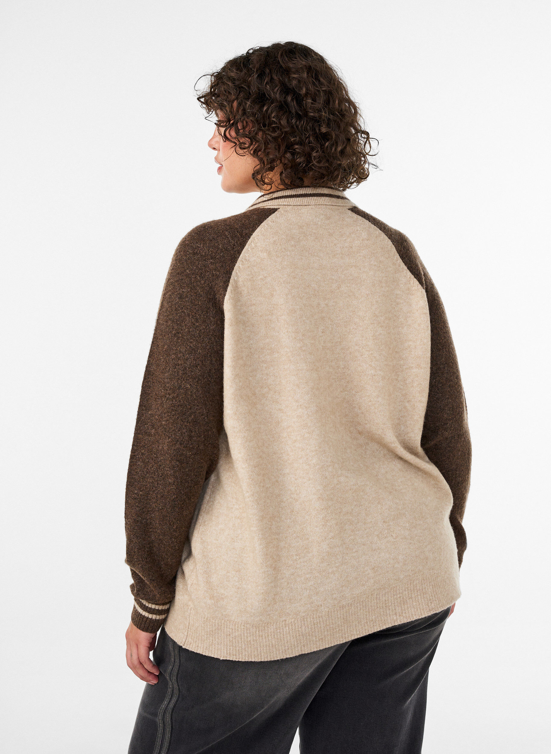 ZizziCardigan avec manches et col contrastants, Beige, Model image number 2