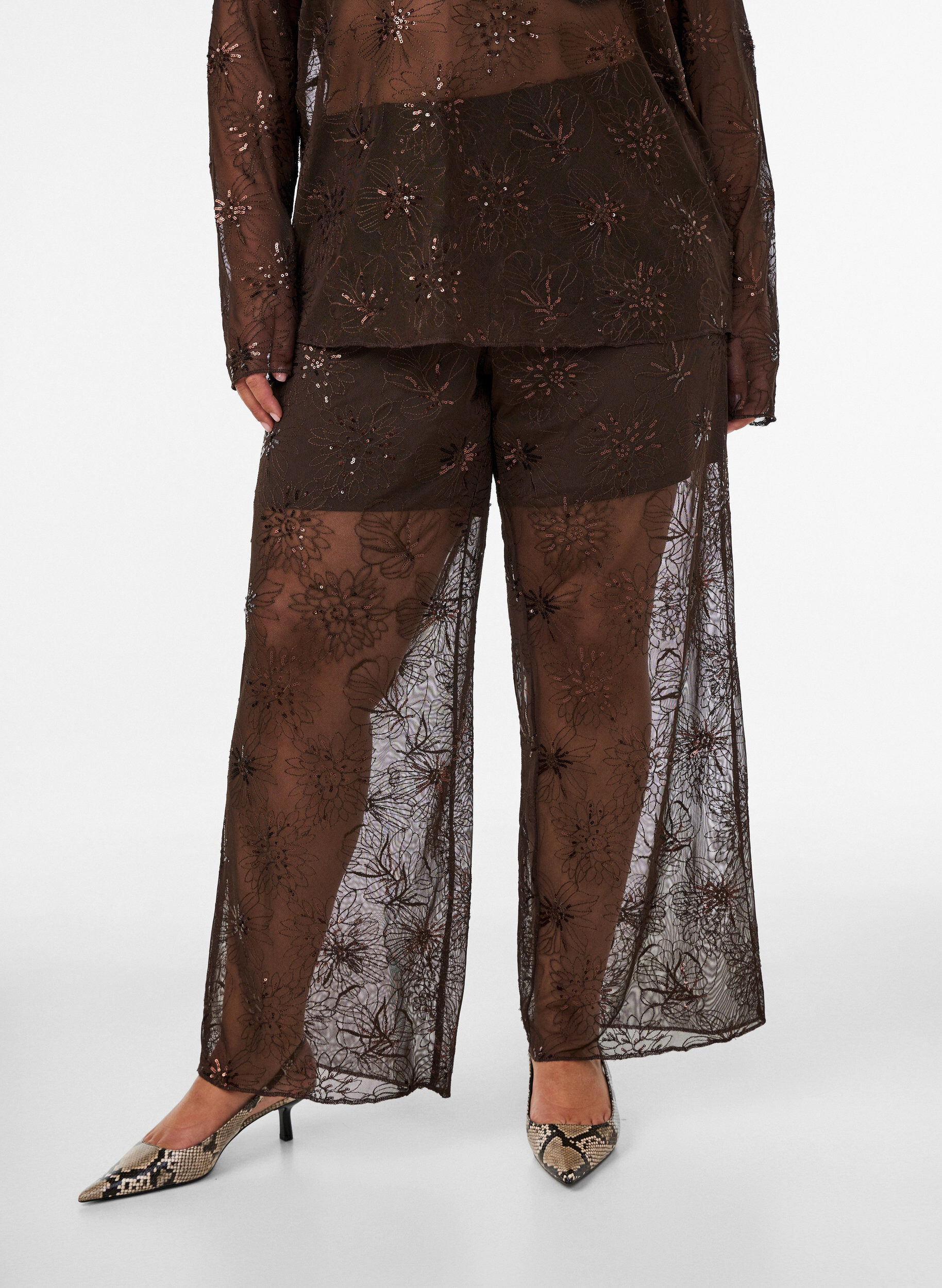 ZizziPantalon en maille avec broderies florales et sequins, Marron, Model image number 2