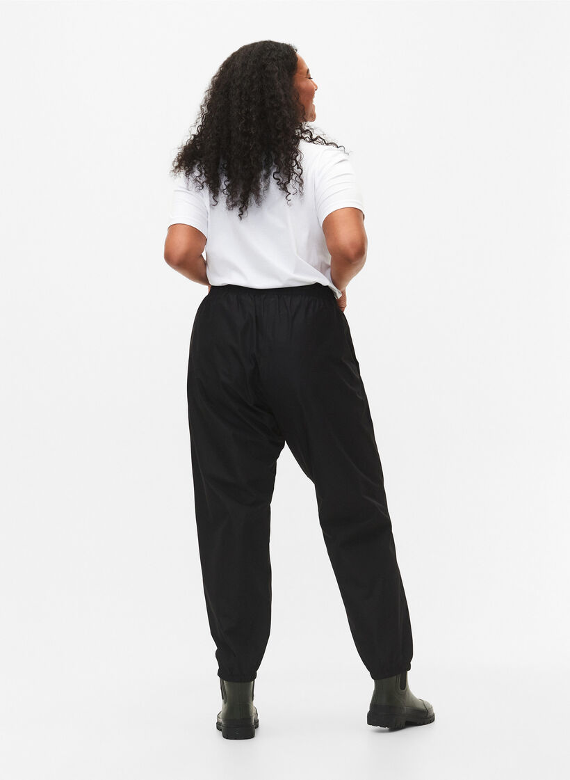 Pantalon de pluie avec &eacute;lastique et cordon de serrage, Noir, Model image number 1