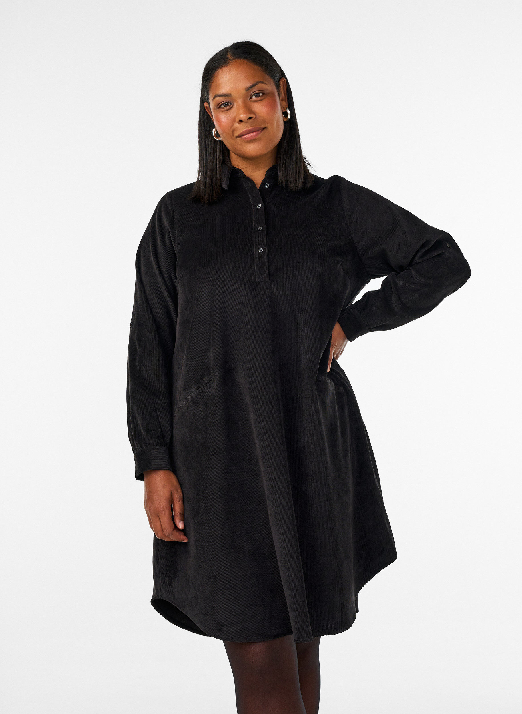 ZizziRobe chemise en velours c&ocirc;tel&eacute; avec col et fermeture boutonn&eacute;e, Noir, Model image number 0