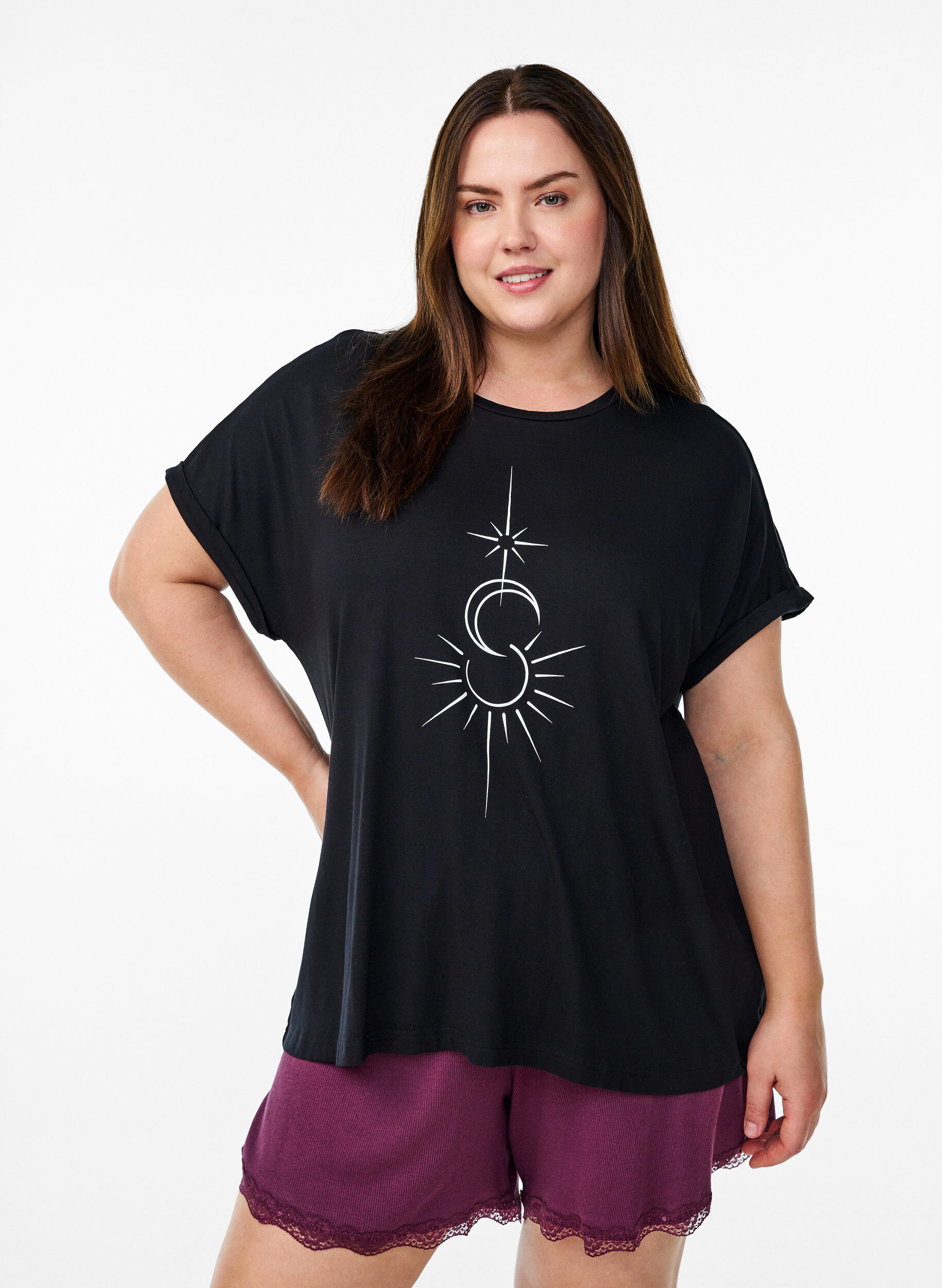 Zizzi T-shirt de nuit ample en viscose, Noir, Model image number 0
