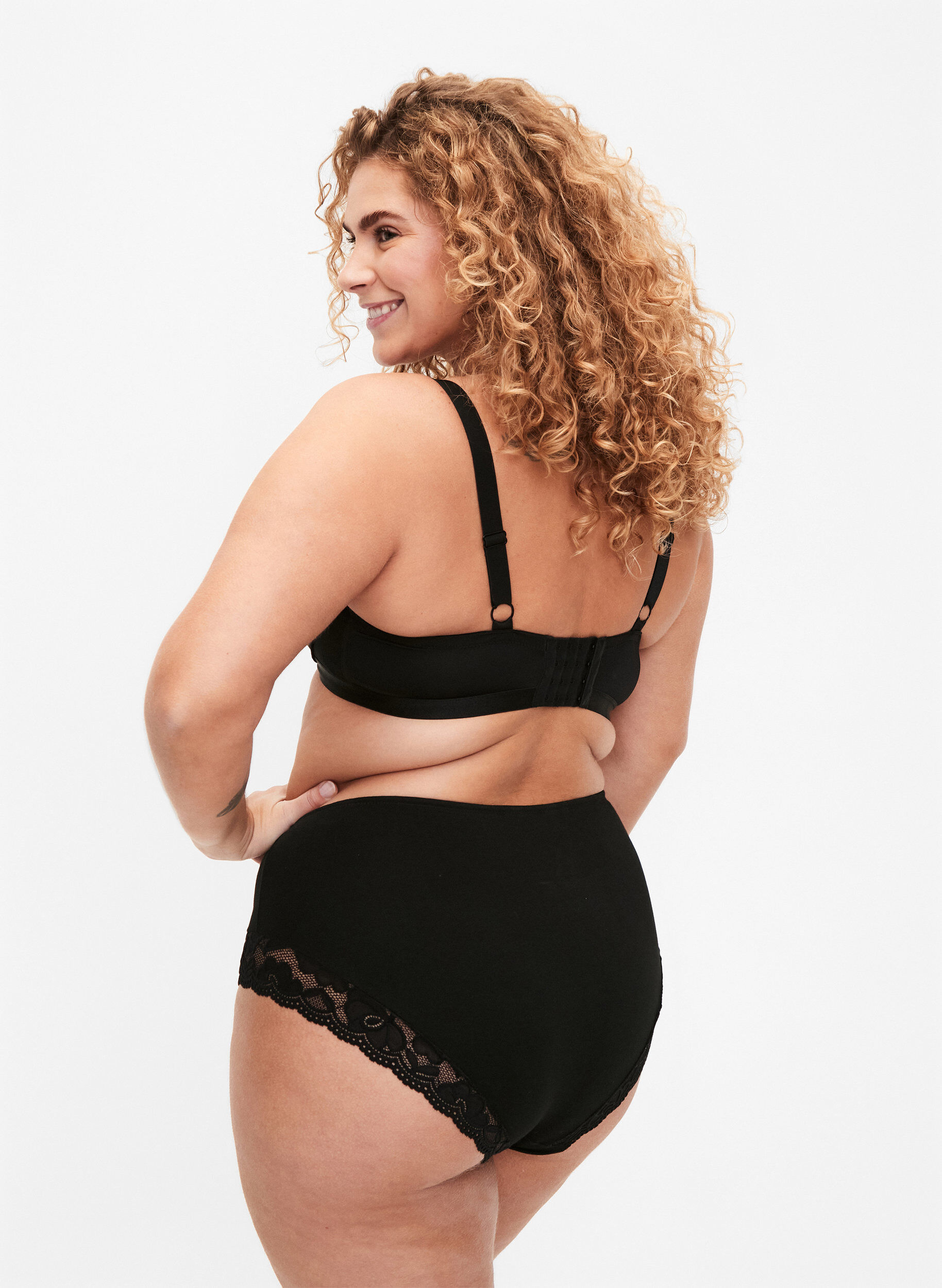 Zizzi 3er Pack Hipster-Panties mit Spitzenb&uuml;ndchen, Schwarz, Model image number 2