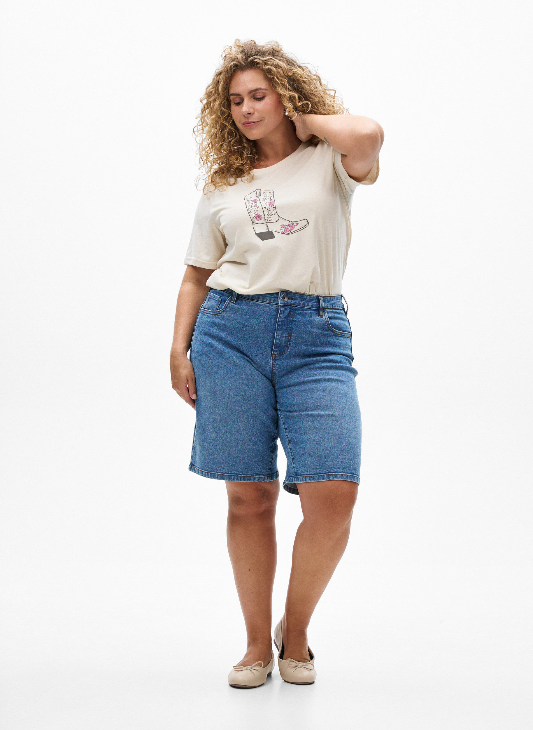 Zizzi FLASH - T-Shirt mit Print, Vanille, Model image number 1